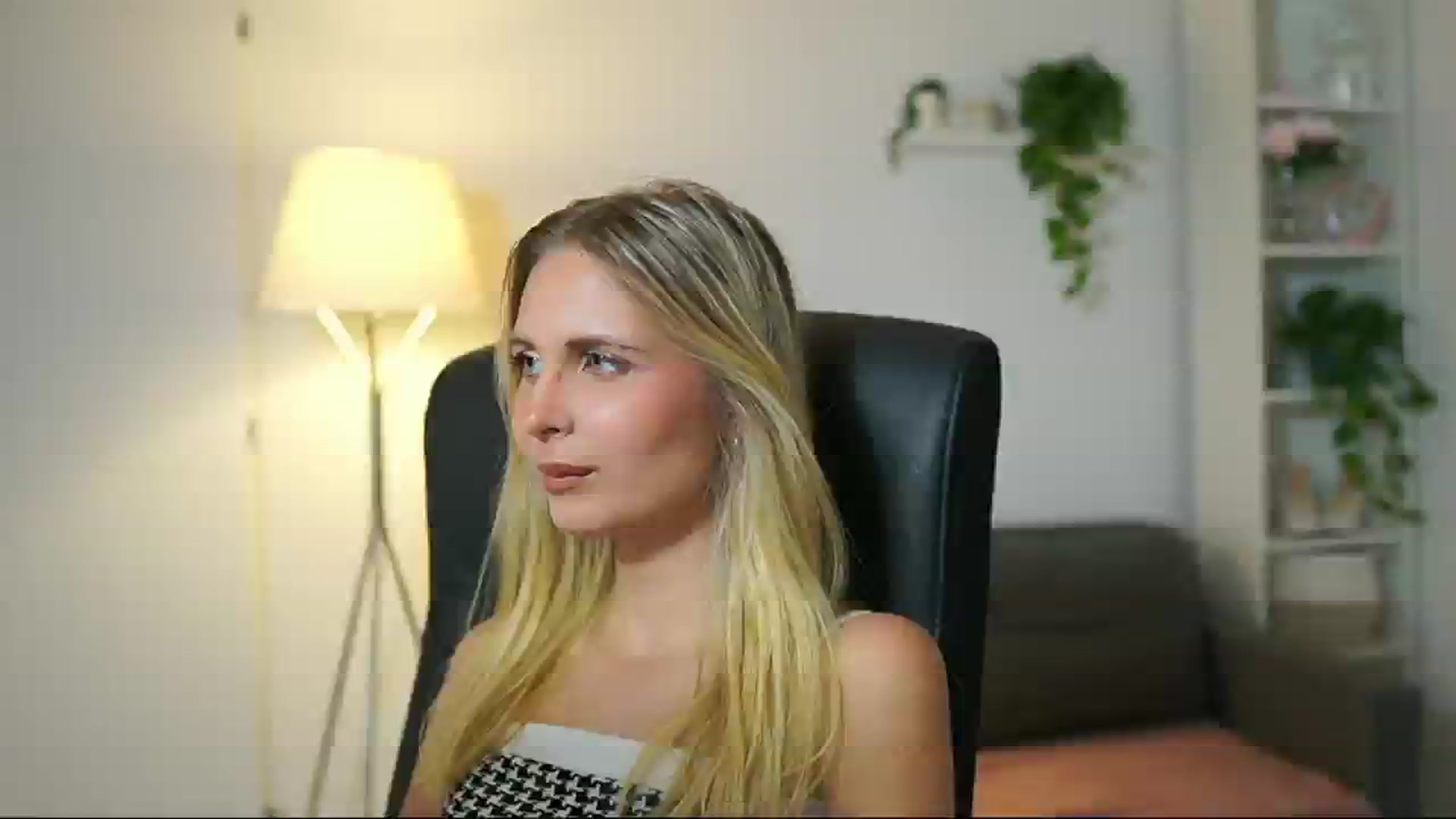 Gallery image thumbnail from Catecrago_'s myfreecams stream on, 08/20/2025, 15:11 image 1 of 20