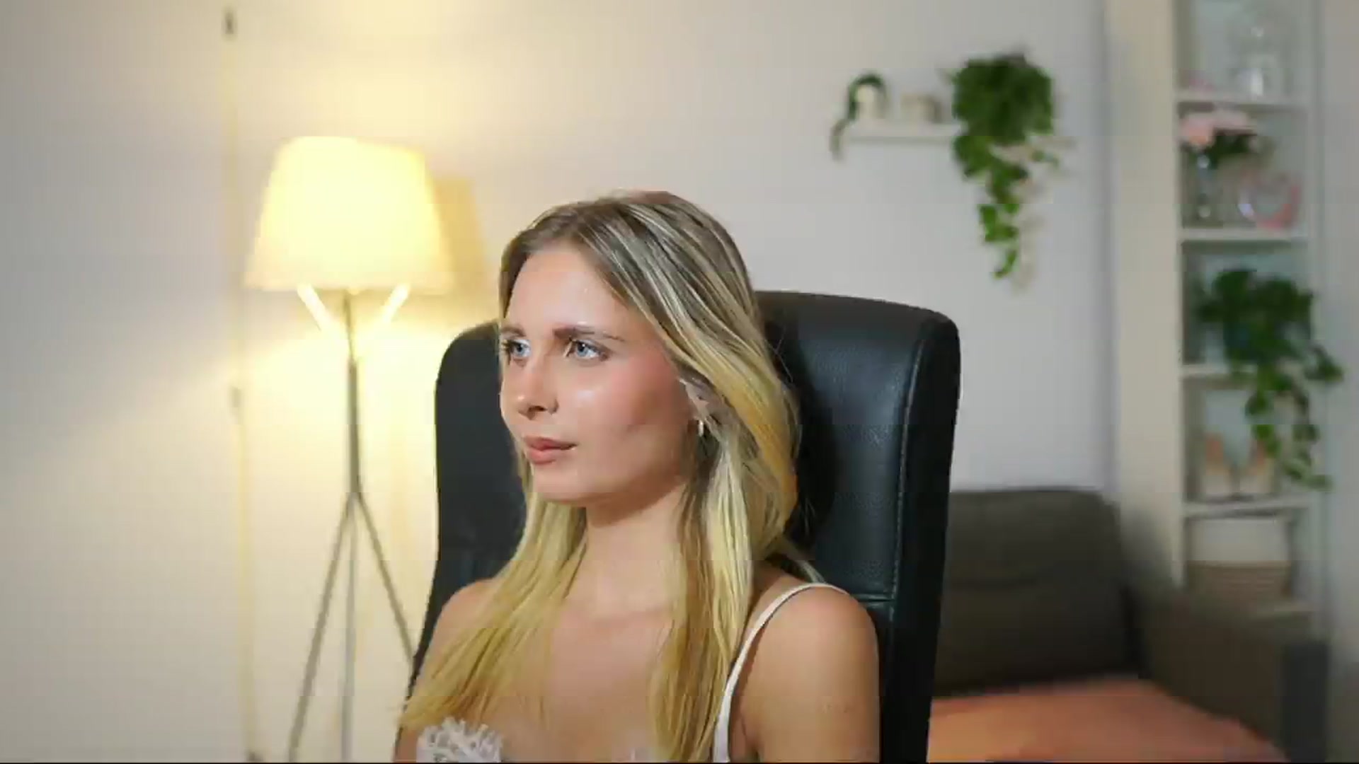 Gallery image thumbnail from Catecrago_'s myfreecams stream on, 08/20/2025, 15:11 image 16 of 20