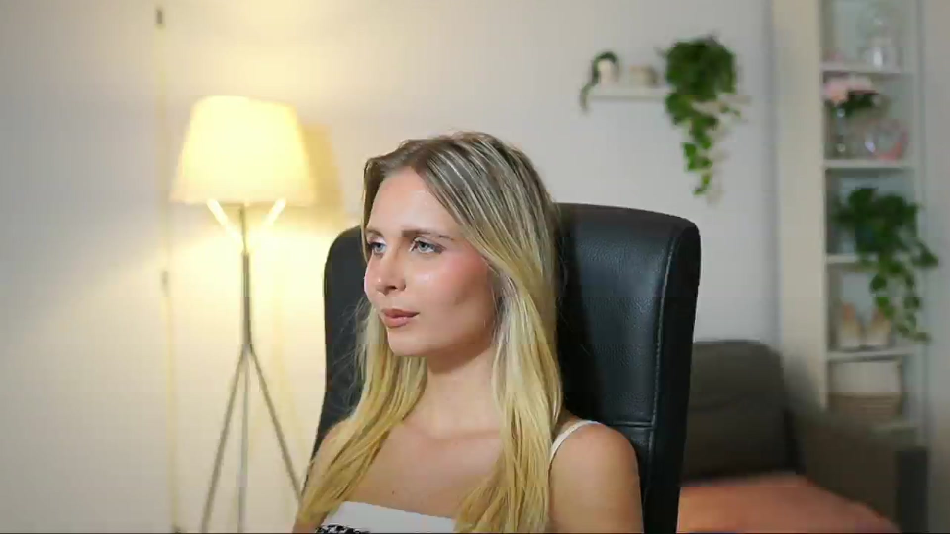 Gallery image thumbnail from Catecrago_'s myfreecams stream on, 08/20/2025, 15:11 image 10 of 20