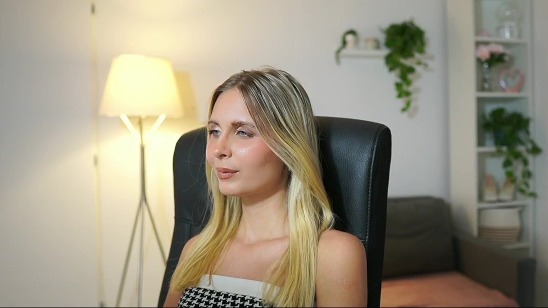 Gallery image thumbnail from Catecrago_'s myfreecams stream on, 08/20/2025, 17:24 image 16 of 20