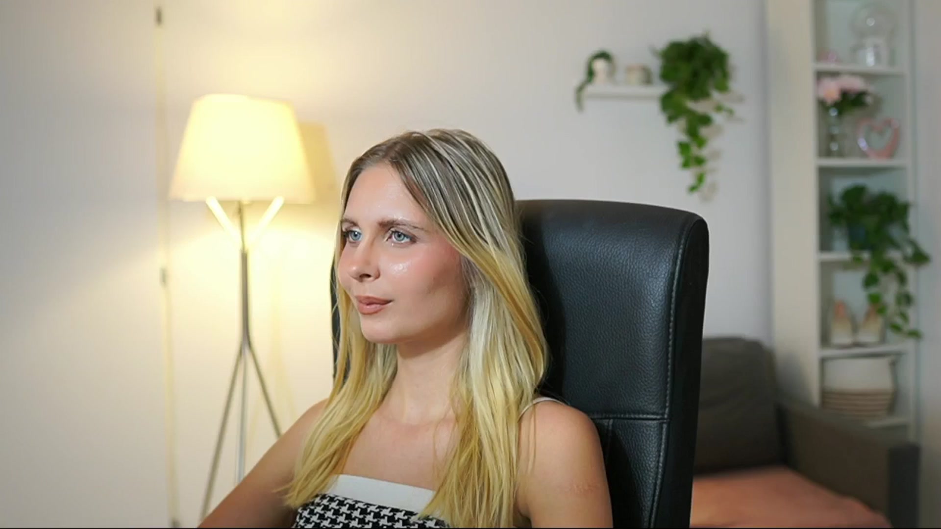 Gallery image thumbnail from Catecrago_'s myfreecams stream on, 08/20/2025, 17:24 image 4 of 20