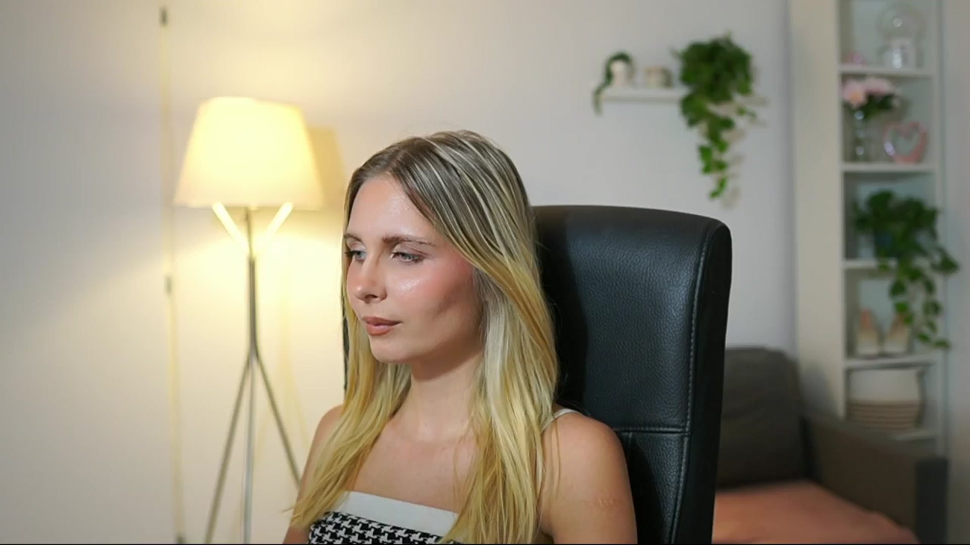 Gallery image thumbnail from Catecrago_'s myfreecams stream on, 08/20/2025, 17:24 image 3 of 20