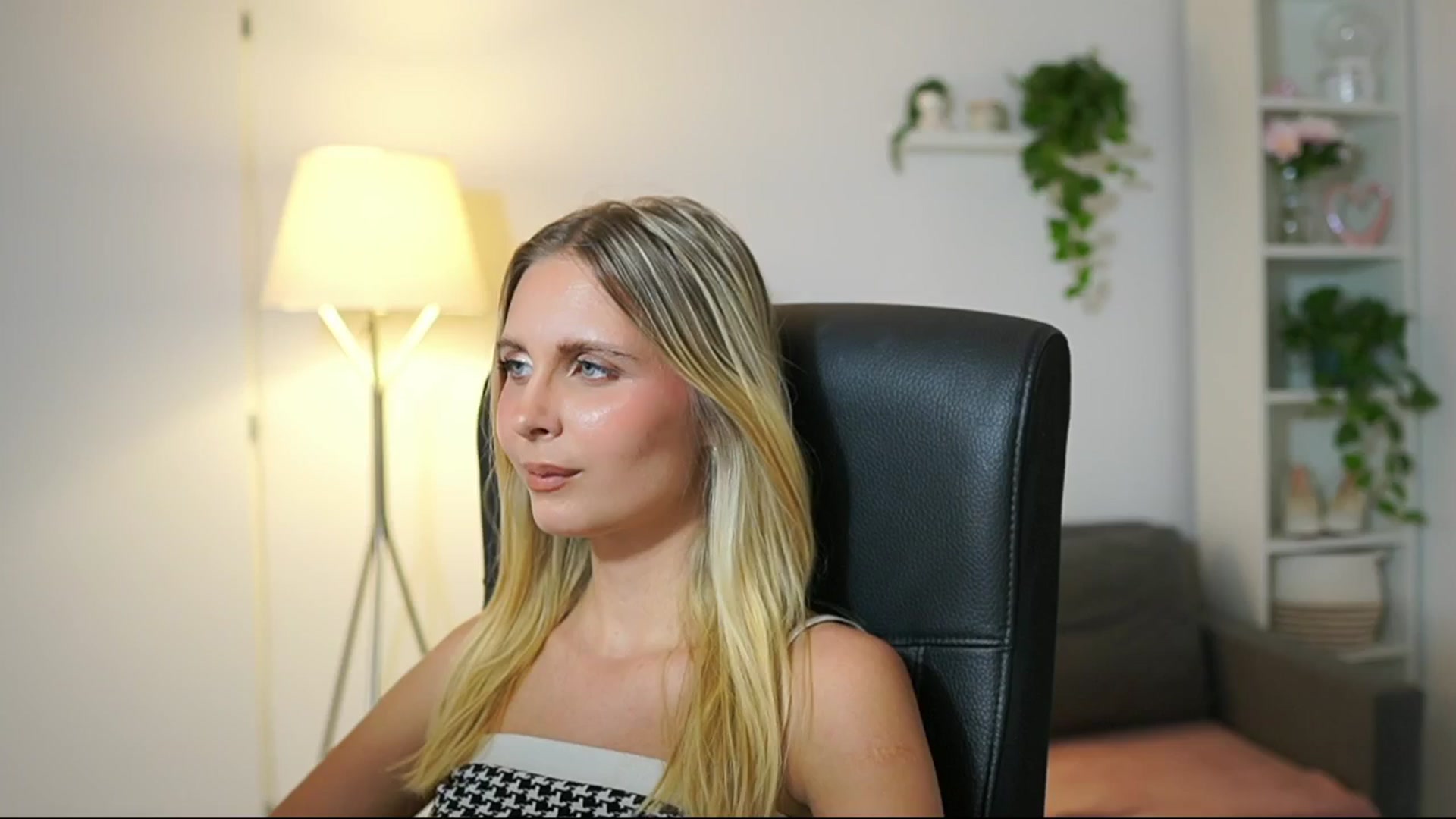 Gallery image thumbnail from Catecrago_'s myfreecams stream on, 08/20/2025, 17:24 image 1 of 20