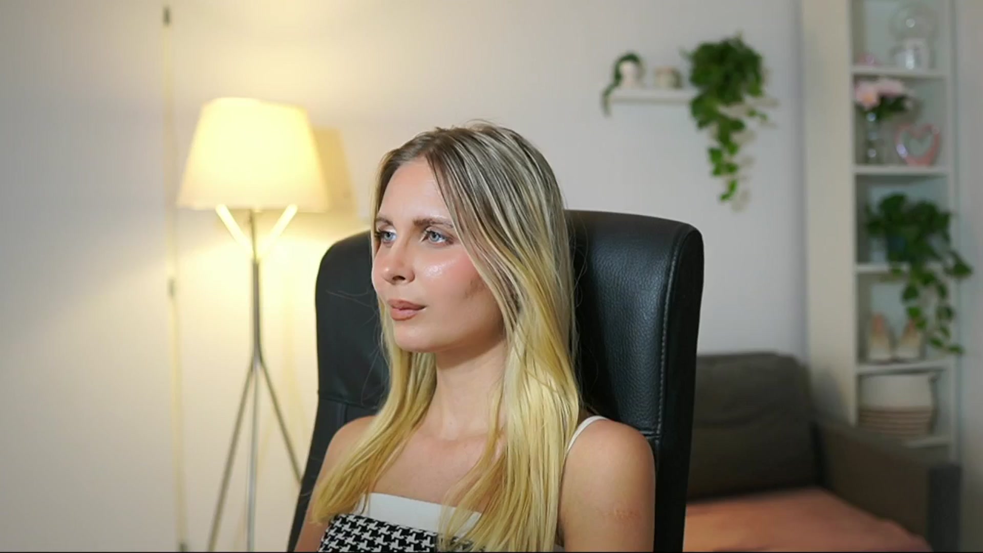 Gallery image thumbnail from Catecrago_'s myfreecams stream on, 08/20/2025, 17:24 image 15 of 20