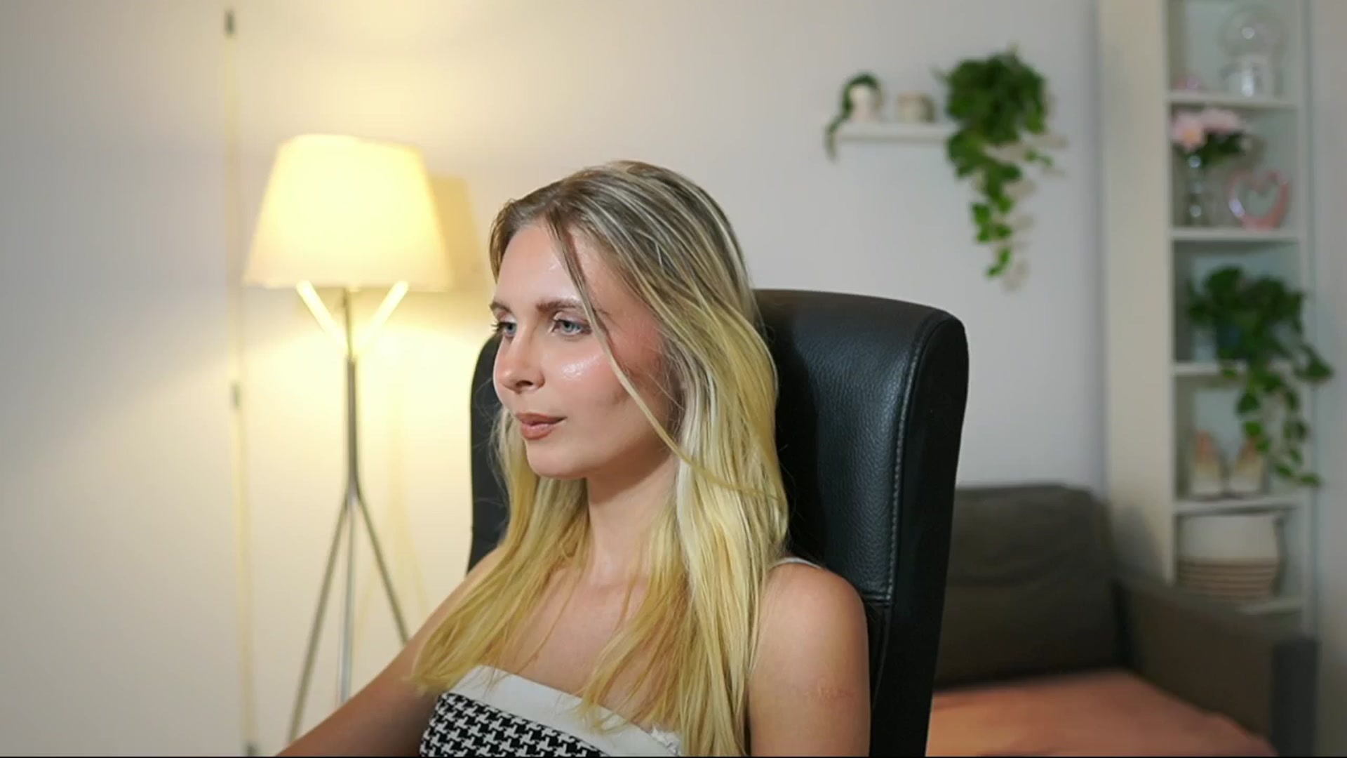 Gallery image thumbnail from Catecrago_'s myfreecams stream on, 08/20/2025, 17:24 image 8 of 20