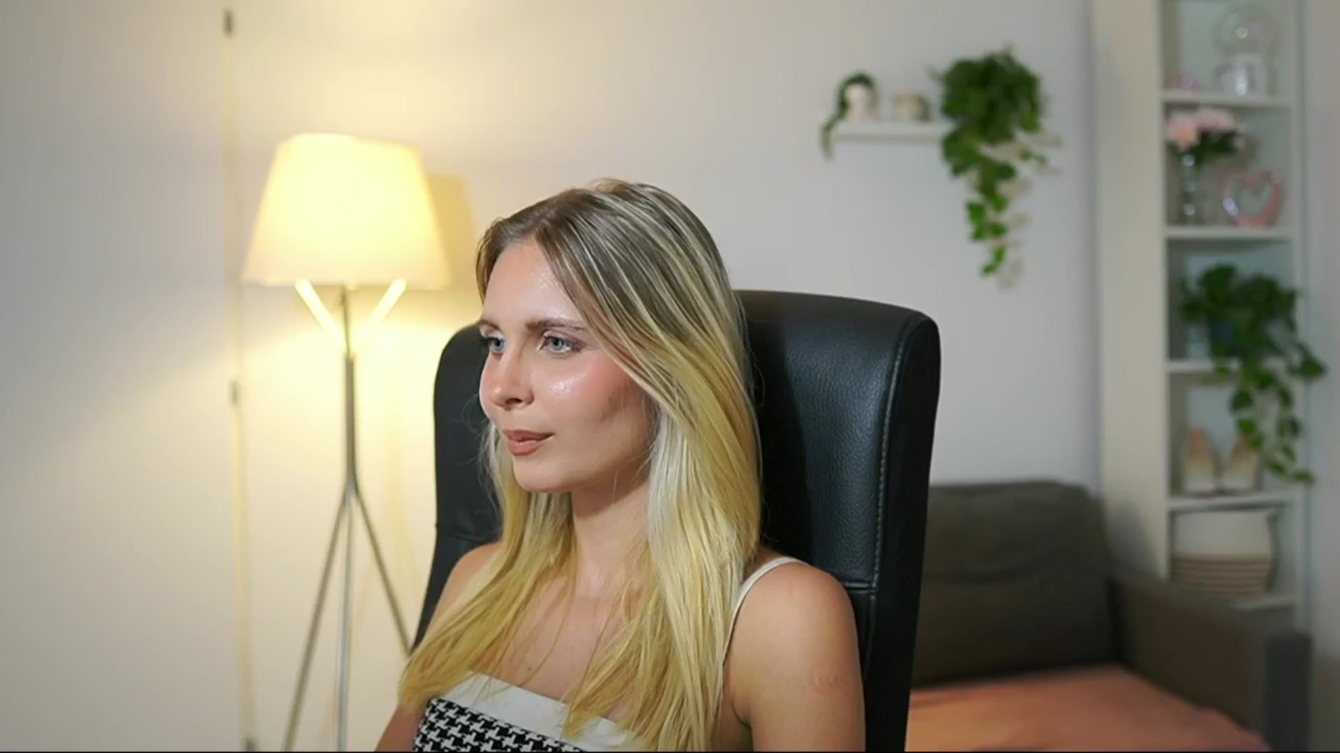 Gallery image thumbnail from Catecrago_'s myfreecams stream on, 08/20/2025, 17:24 image 9 of 20