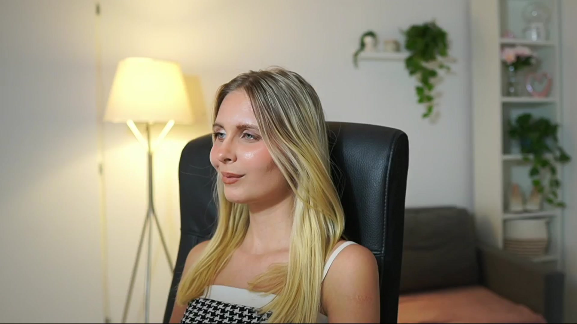 Gallery image thumbnail from Catecrago_'s myfreecams stream on, 08/20/2025, 17:24 image 13 of 20