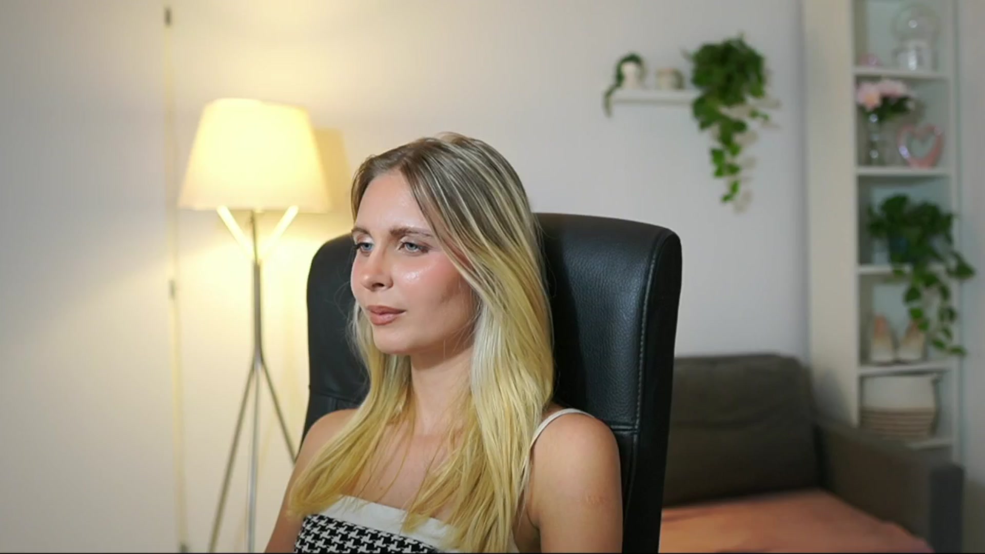 Gallery image thumbnail from Catecrago_'s myfreecams stream on, 08/20/2025, 17:24 image 11 of 20