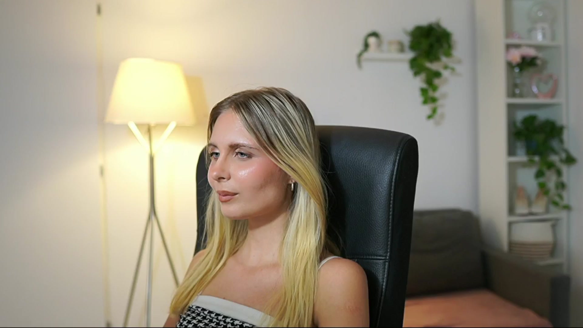 Gallery image thumbnail from Catecrago_'s myfreecams stream on, 08/20/2025, 18:26 image 4 of 20