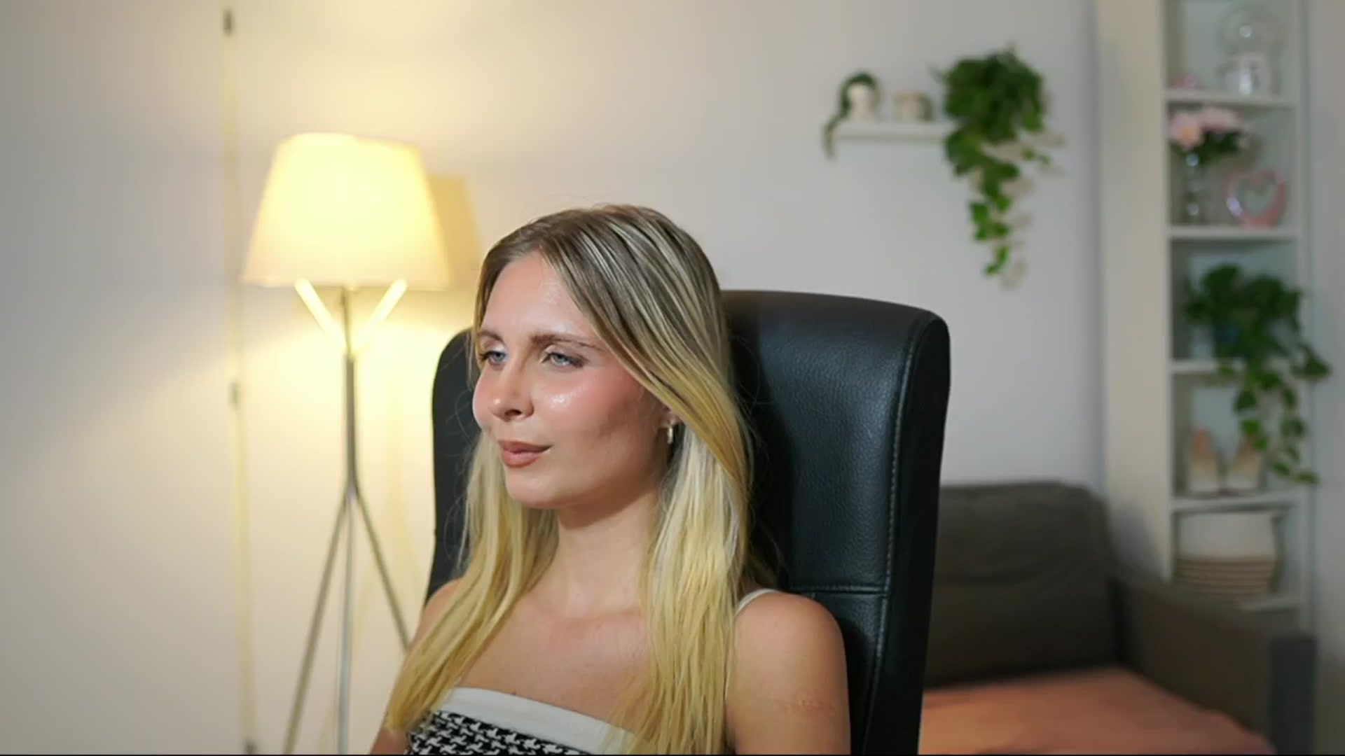 Gallery image thumbnail from Catecrago_'s myfreecams stream on, 08/20/2025, 18:26 image 10 of 20