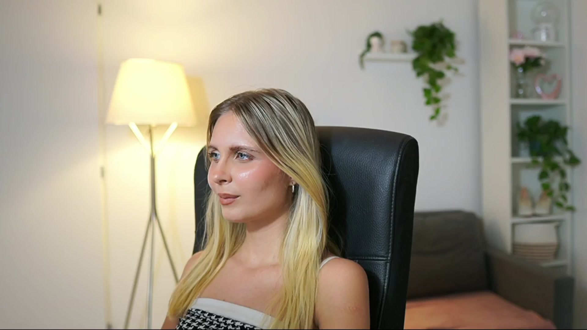 Gallery image thumbnail from Catecrago_'s myfreecams stream on, 08/20/2025, 18:26 image 3 of 20