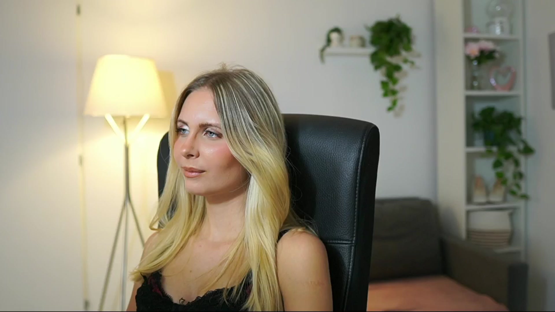Gallery image thumbnail from Catecrago_'s myfreecams stream on, 08/21/2025, 14:21 image 16 of 20
