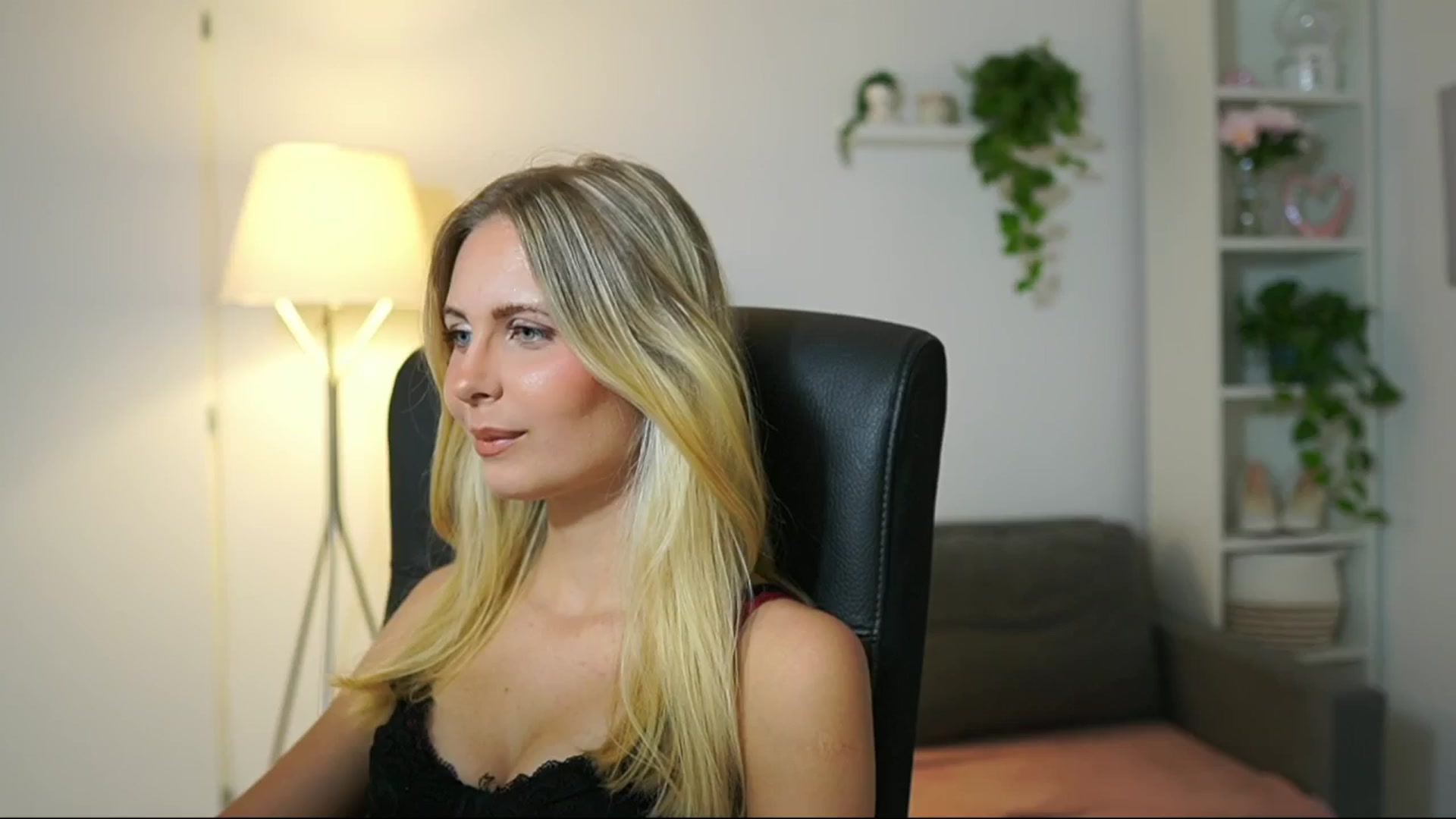 Gallery image thumbnail from Catecrago_'s myfreecams stream on, 08/21/2025, 14:21 image 1 of 20