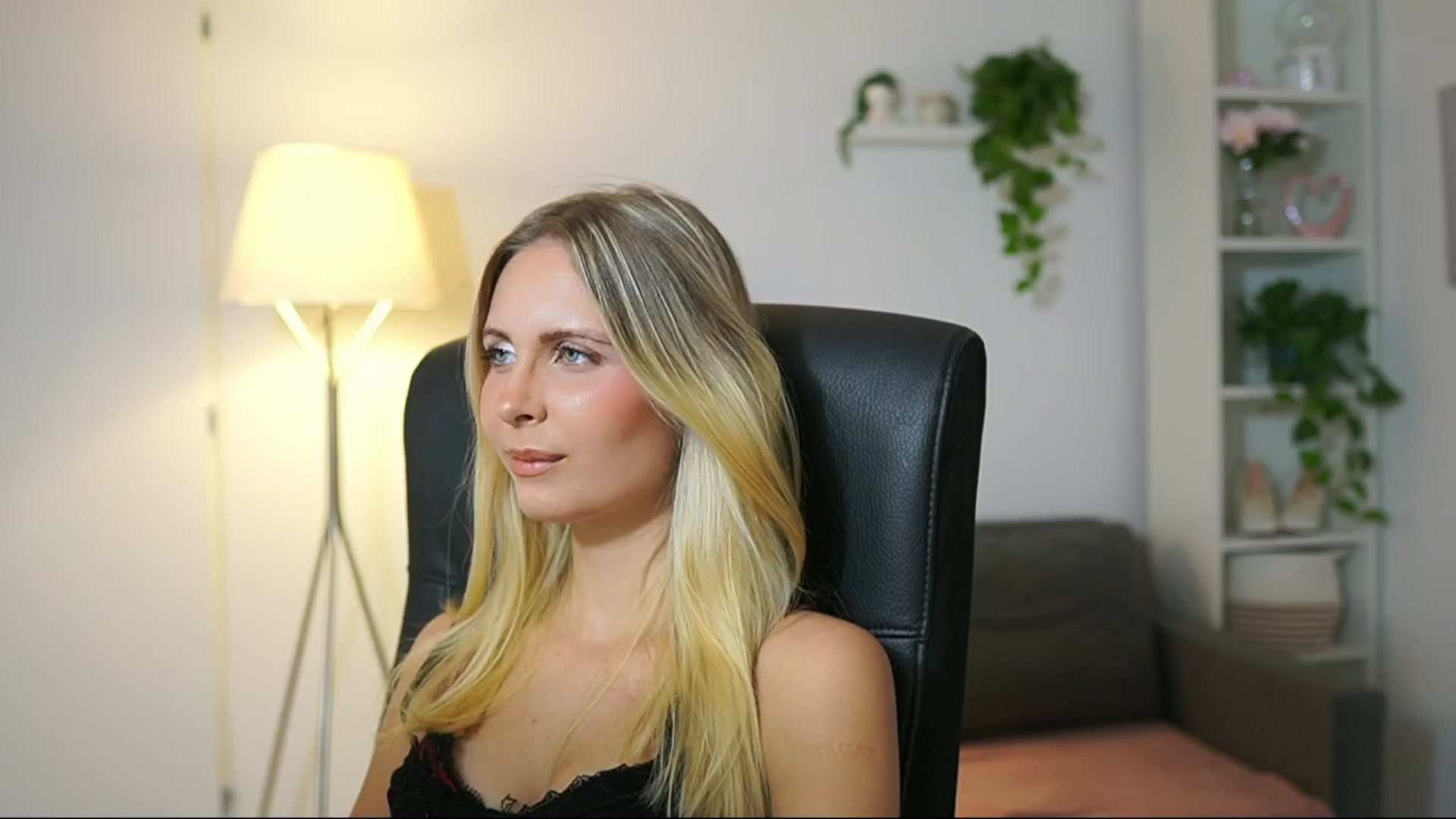Gallery image thumbnail from Catecrago_'s myfreecams stream on, 08/21/2025, 14:21 image 13 of 20