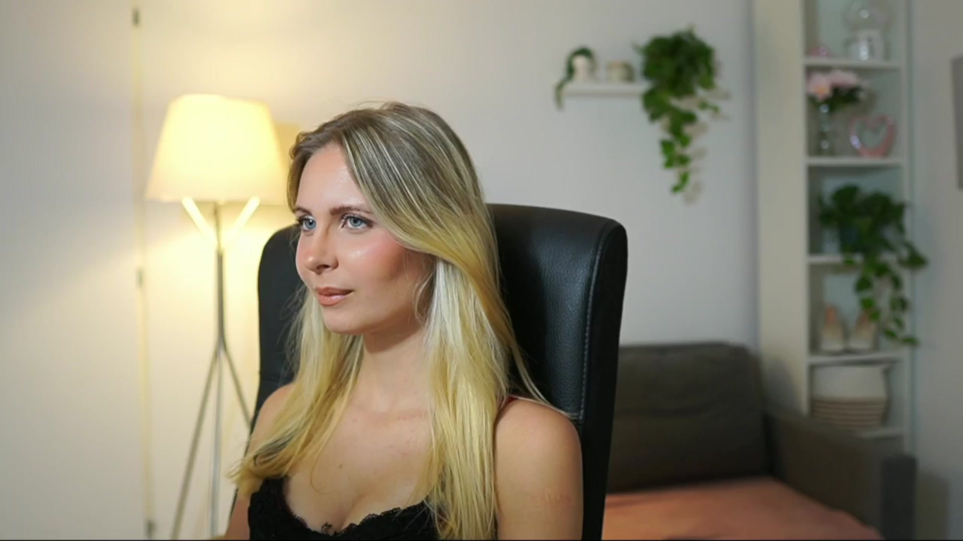 Gallery image thumbnail from Catecrago_'s myfreecams stream on, 08/21/2025, 14:21 image 2 of 20