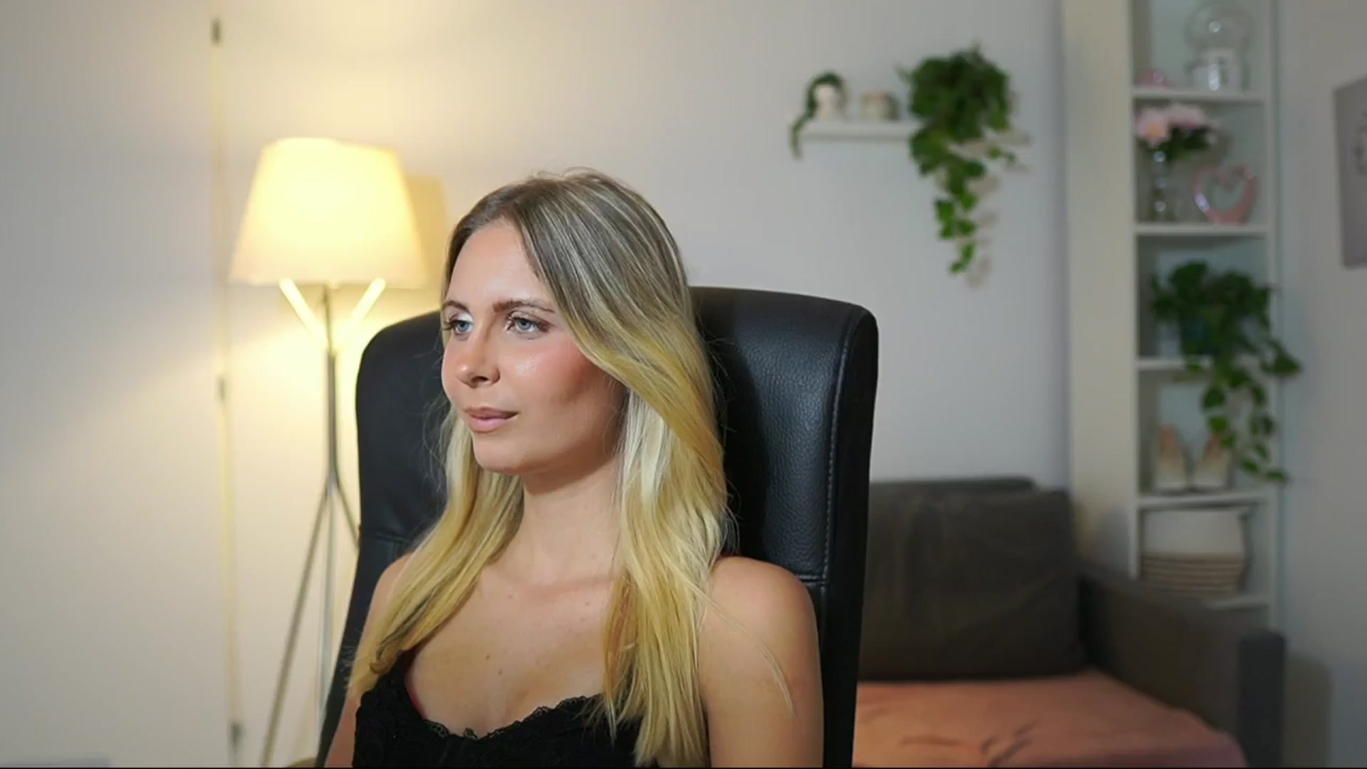 Gallery image thumbnail from Catecrago_'s myfreecams stream on, 08/21/2025, 17:17 image 4 of 20