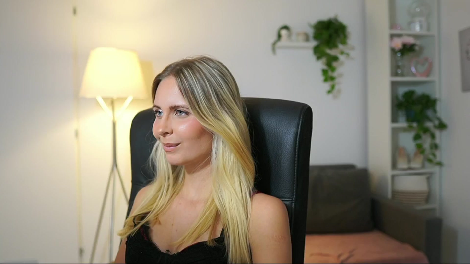 Gallery image thumbnail from Catecrago_'s myfreecams stream on, 08/21/2025, 18:01 image 9 of 20