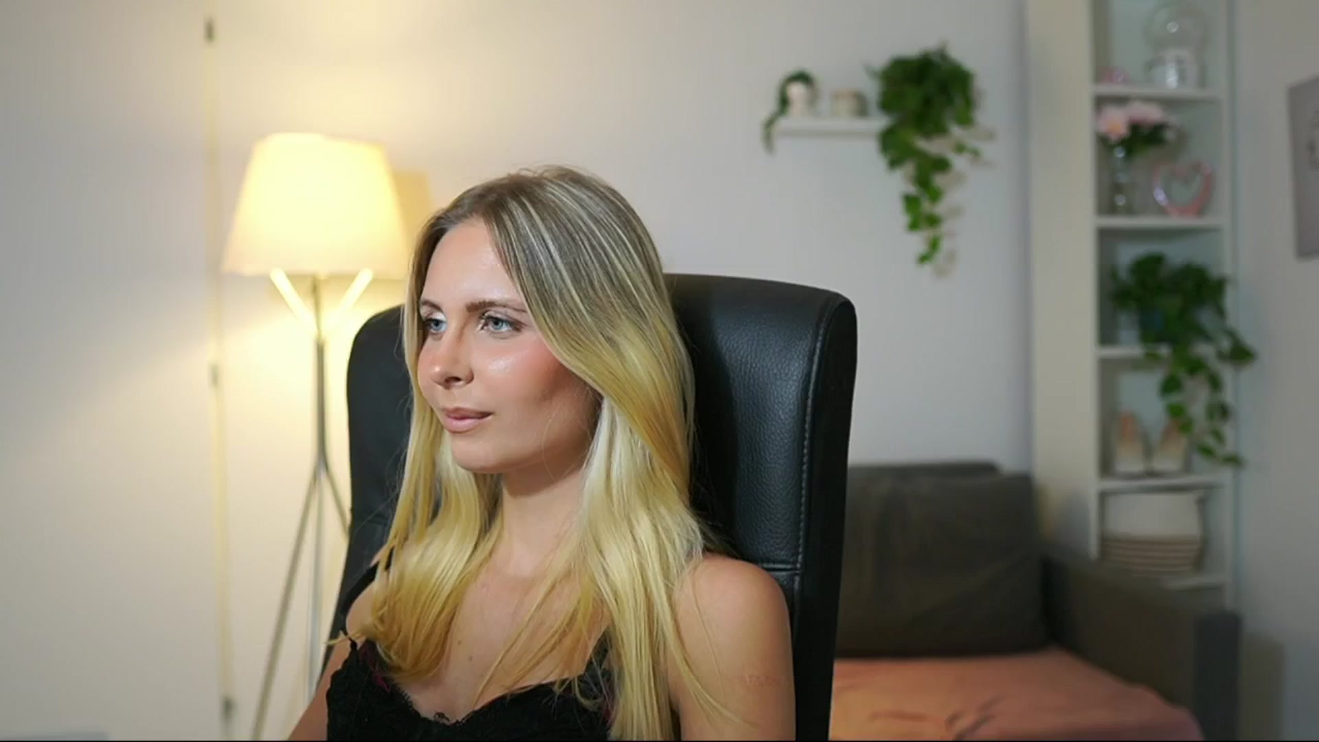 Gallery image thumbnail from Catecrago_'s myfreecams stream on, 08/21/2025, 18:01 image 20 of 20