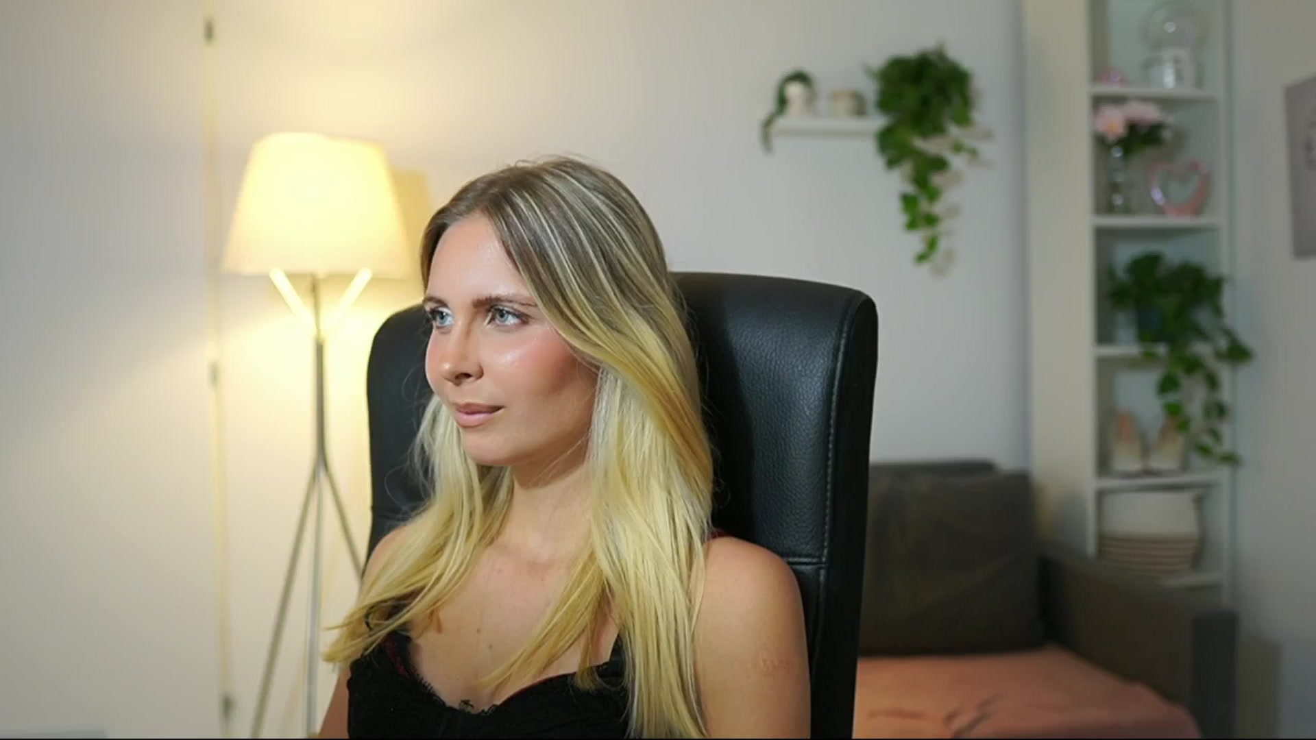 Gallery image thumbnail from Catecrago_'s myfreecams stream on, 08/21/2025, 18:01 image 8 of 20