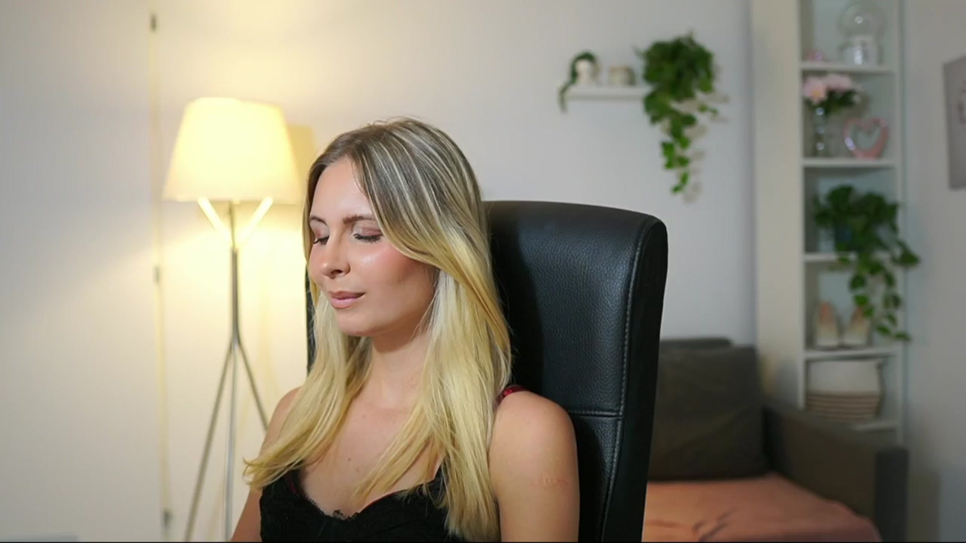 Gallery image thumbnail from Catecrago_'s myfreecams stream on, 08/21/2025, 18:01 image 2 of 20