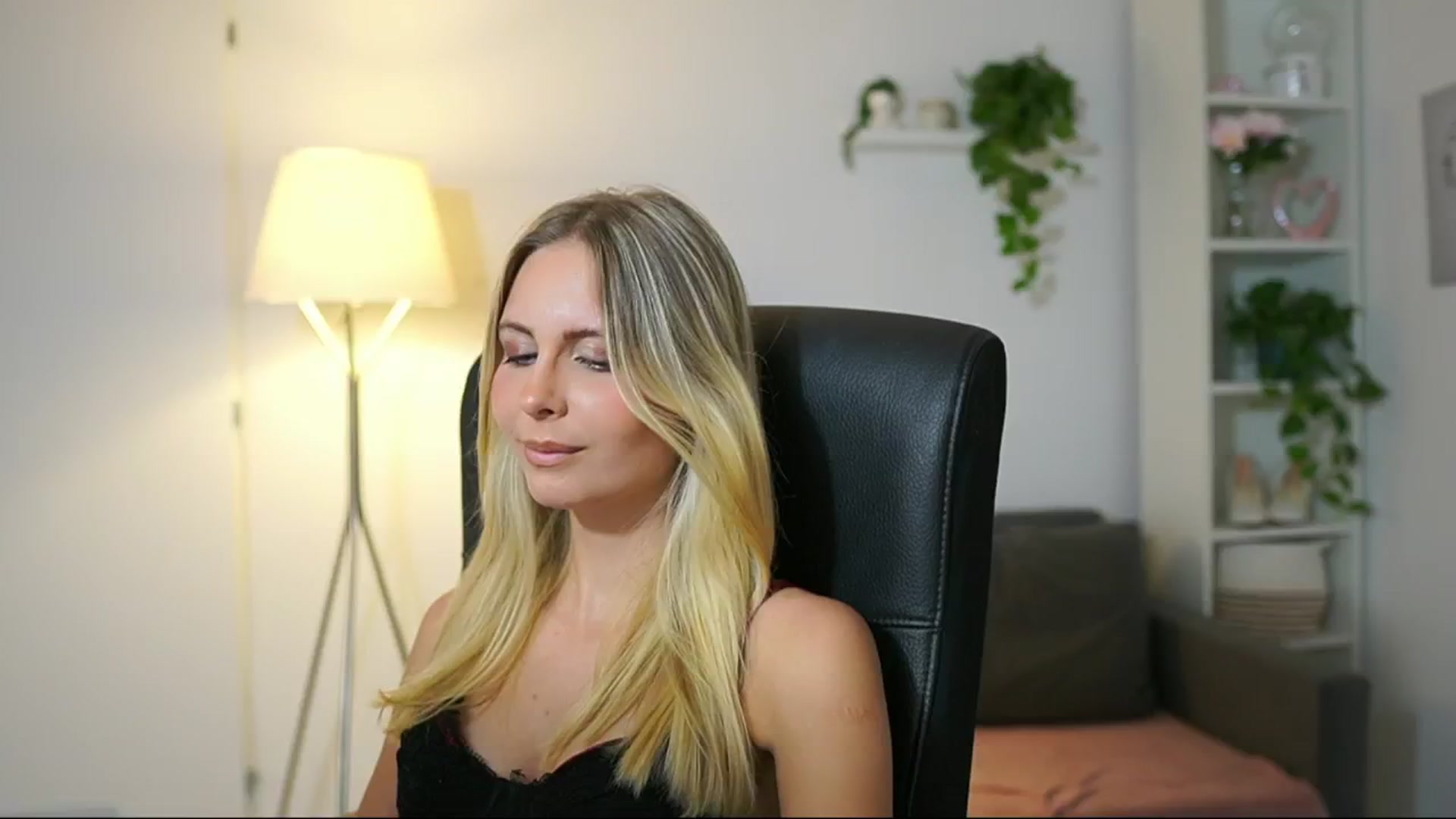 Gallery image thumbnail from Catecrago_'s myfreecams stream on, 08/21/2025, 18:01 image 7 of 20