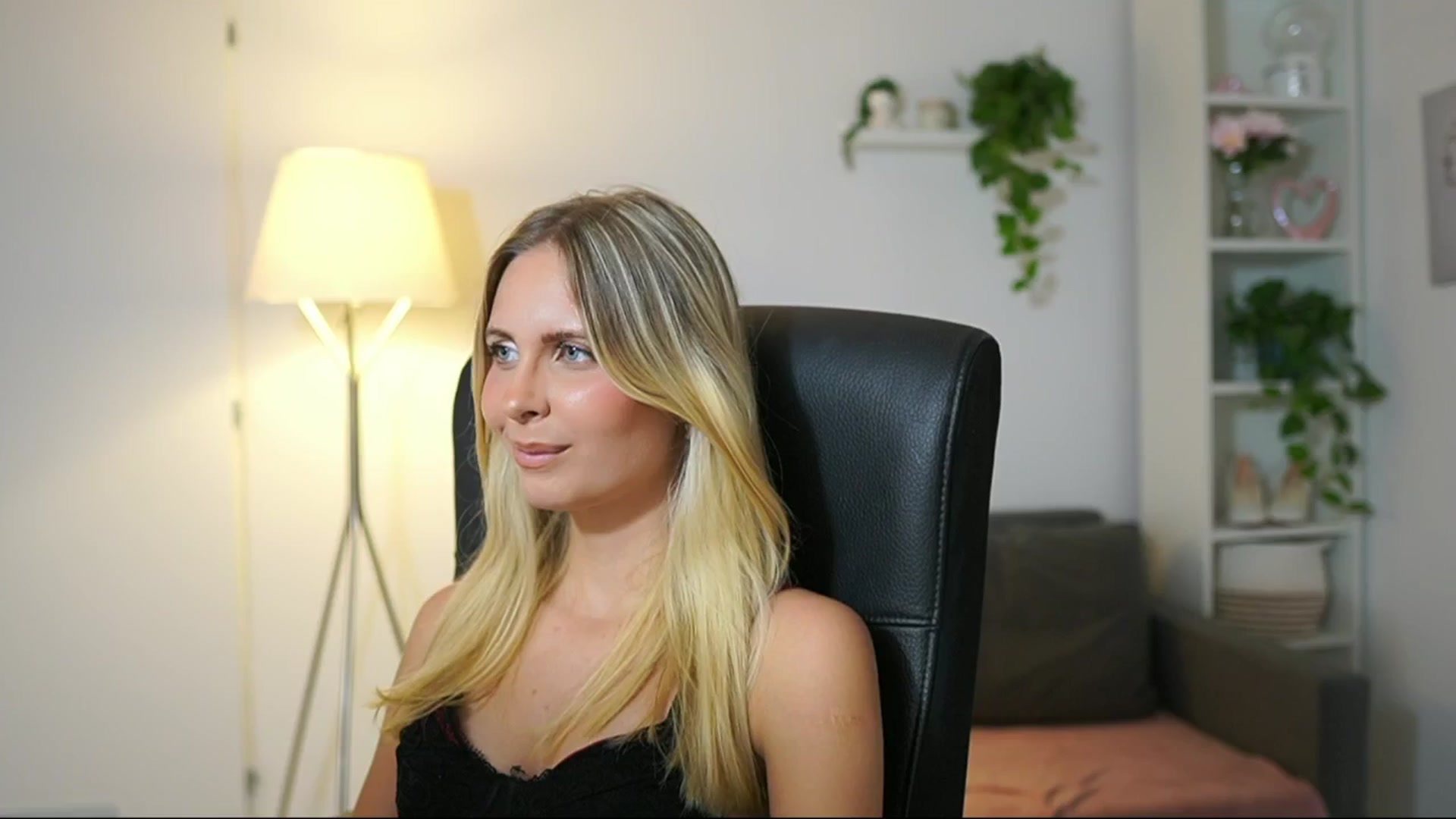 Gallery image thumbnail from Catecrago_'s myfreecams stream on, 08/21/2025, 18:01 image 6 of 20