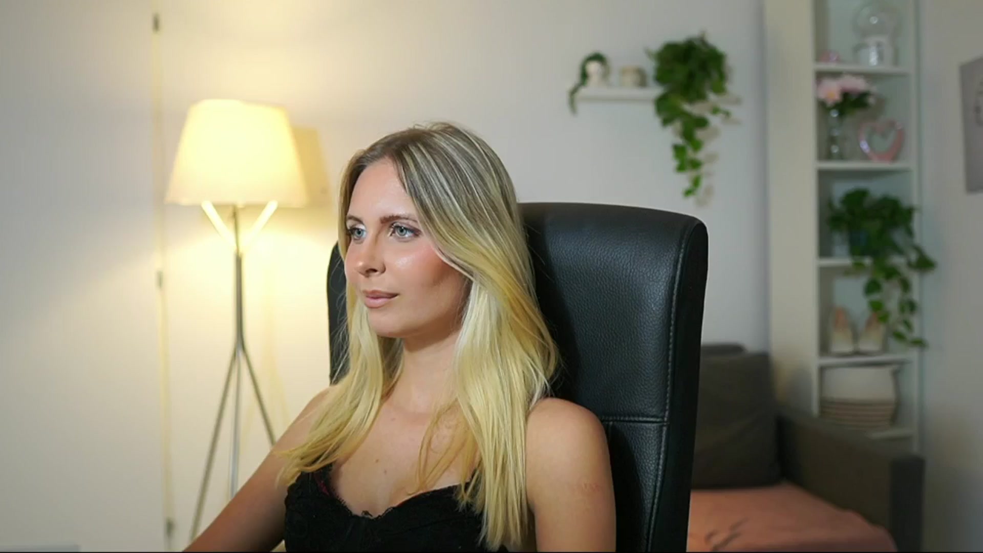 Gallery image thumbnail from Catecrago_'s myfreecams stream on, 08/21/2025, 18:01 image 13 of 20