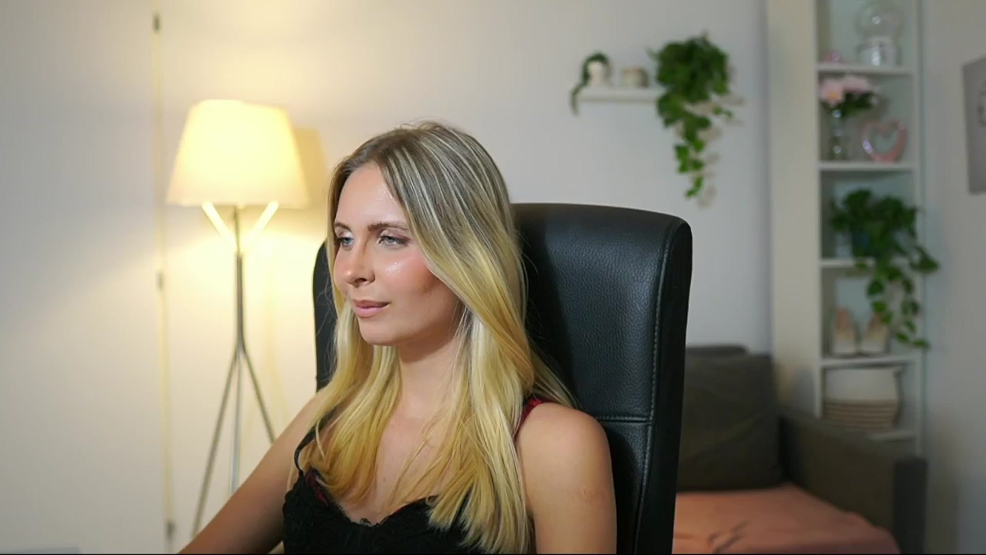 Gallery image thumbnail from Catecrago_'s myfreecams stream on, 08/21/2025, 18:01 image 16 of 20