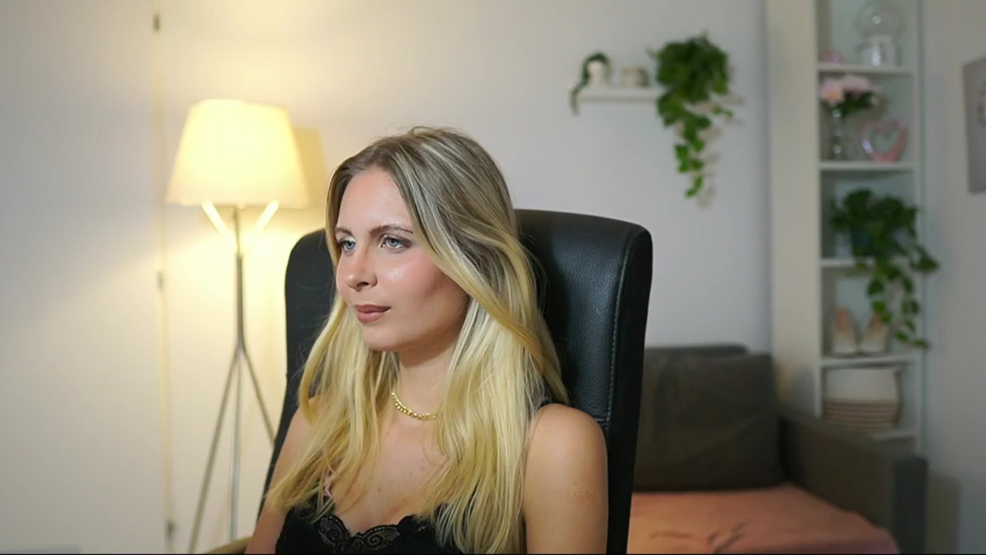 Gallery image thumbnail from Catecrago_'s myfreecams stream on, 08/22/2025, 14:29 image 3 of 20