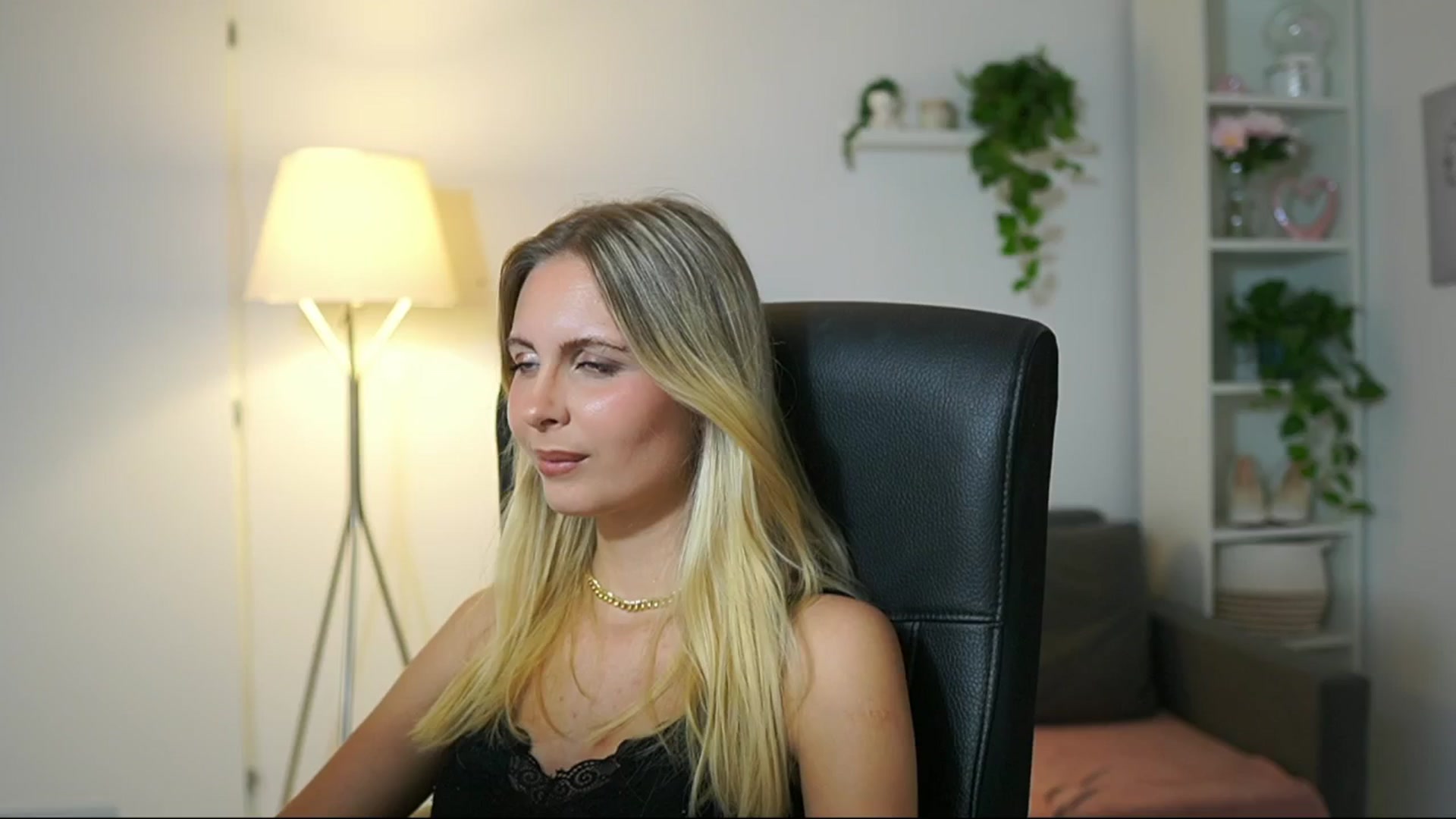 Gallery image thumbnail from Catecrago_'s myfreecams stream on, 08/22/2025, 14:29 image 8 of 20