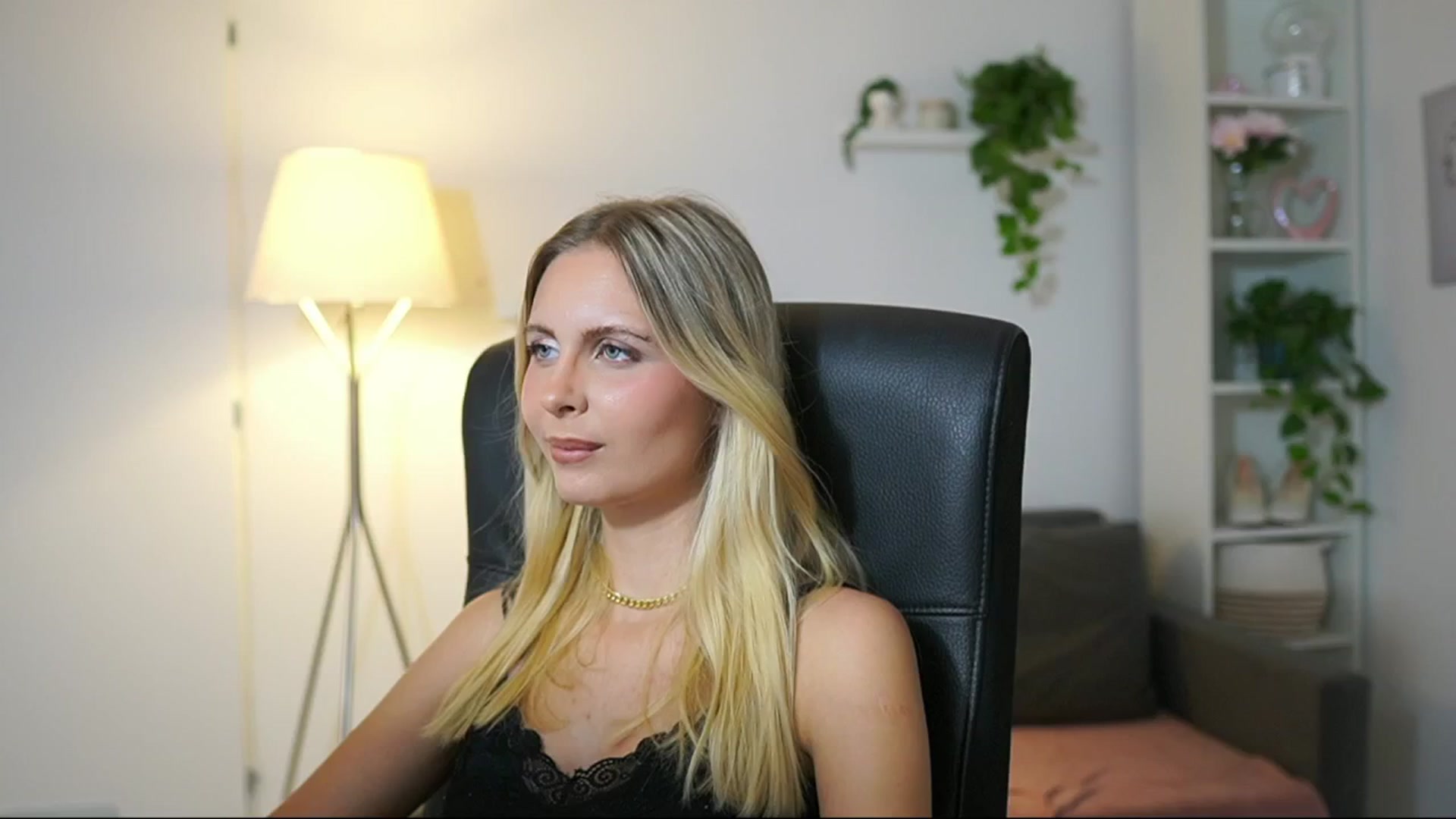 Gallery image thumbnail from Catecrago_'s myfreecams stream on, 08/22/2025, 14:29 image 9 of 20
