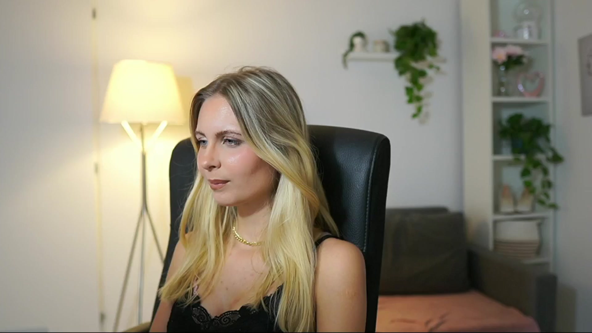 Gallery image thumbnail from Catecrago_'s myfreecams stream on, 08/22/2025, 14:29 image 1 of 20