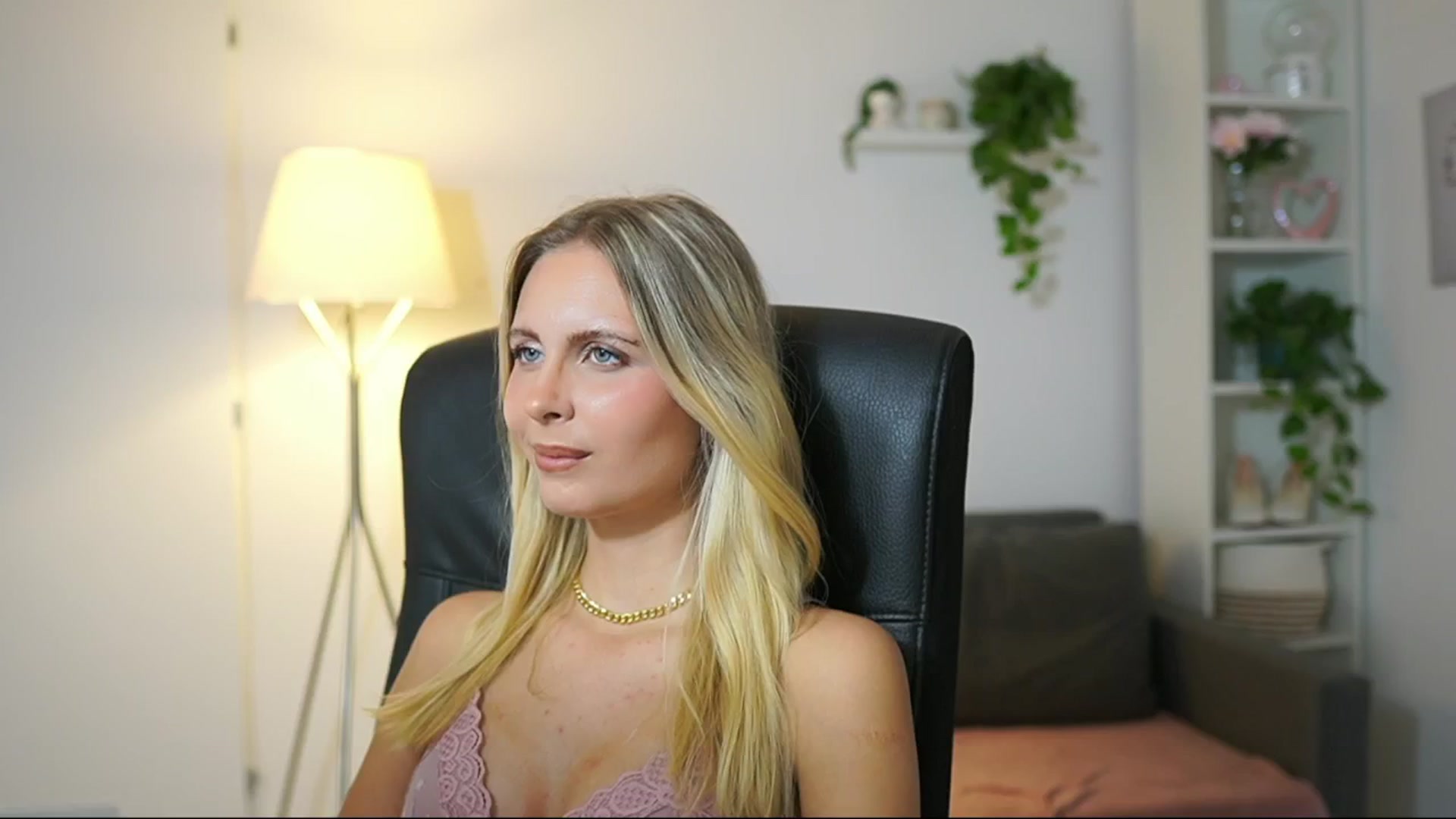 Gallery image thumbnail from Catecrago_'s myfreecams stream on, 08/22/2025, 14:29 image 18 of 20