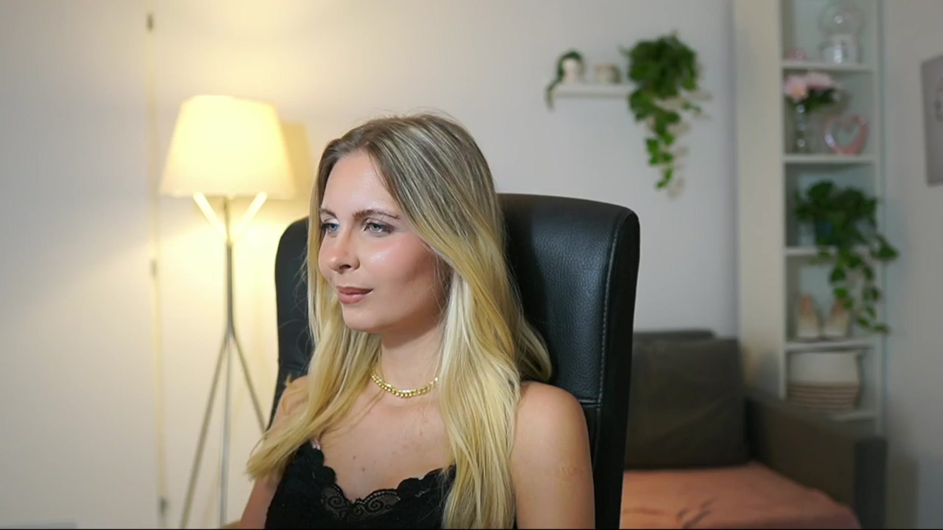 Gallery image thumbnail from Catecrago_'s myfreecams stream on, 08/22/2025, 14:29 image 6 of 20