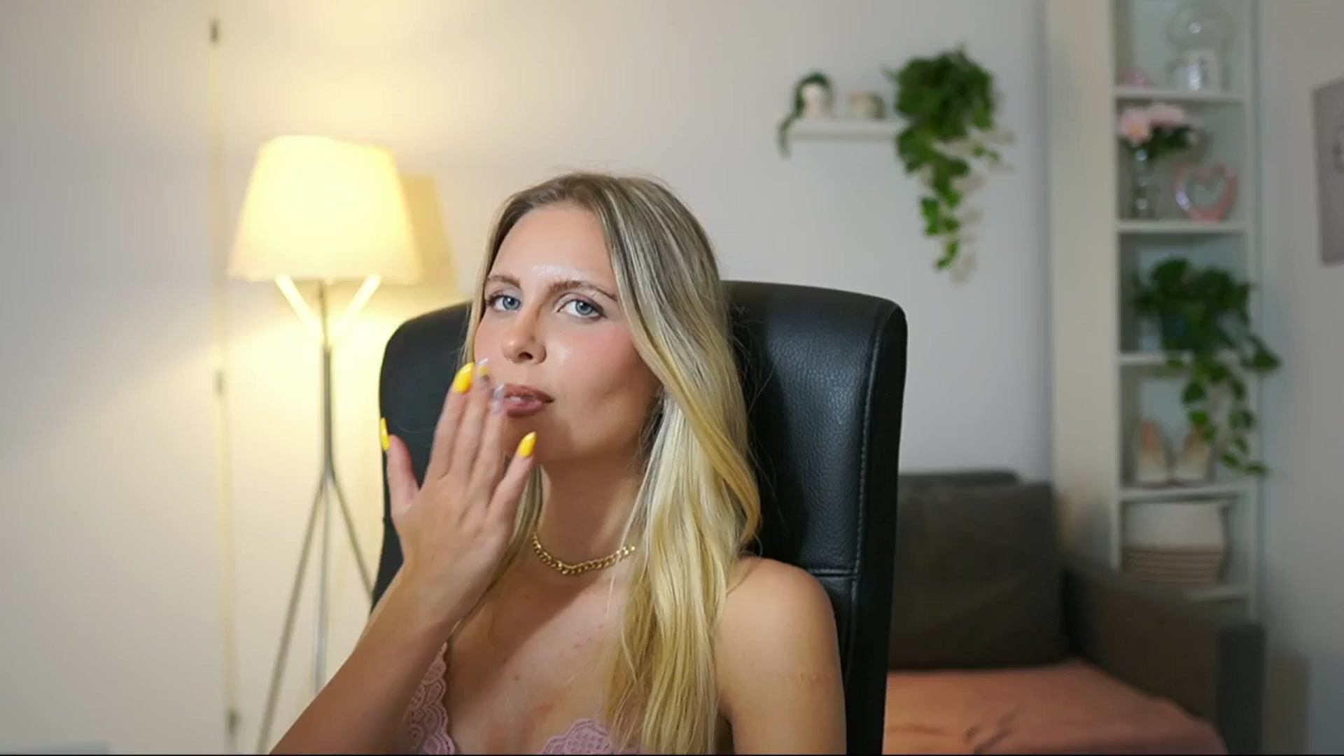 Gallery image thumbnail from Catecrago_'s myfreecams stream on, 08/22/2025, 14:29 image 19 of 20
