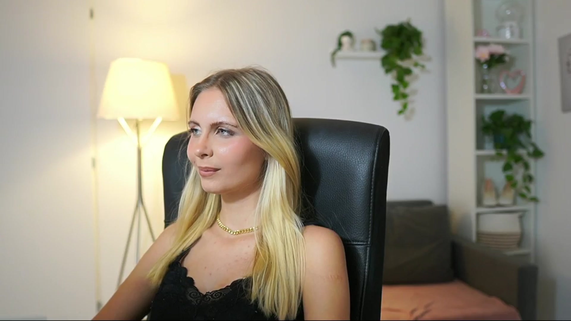 Gallery image thumbnail from Catecrago_'s myfreecams stream on, 08/22/2025, 16:39 image 8 of 20