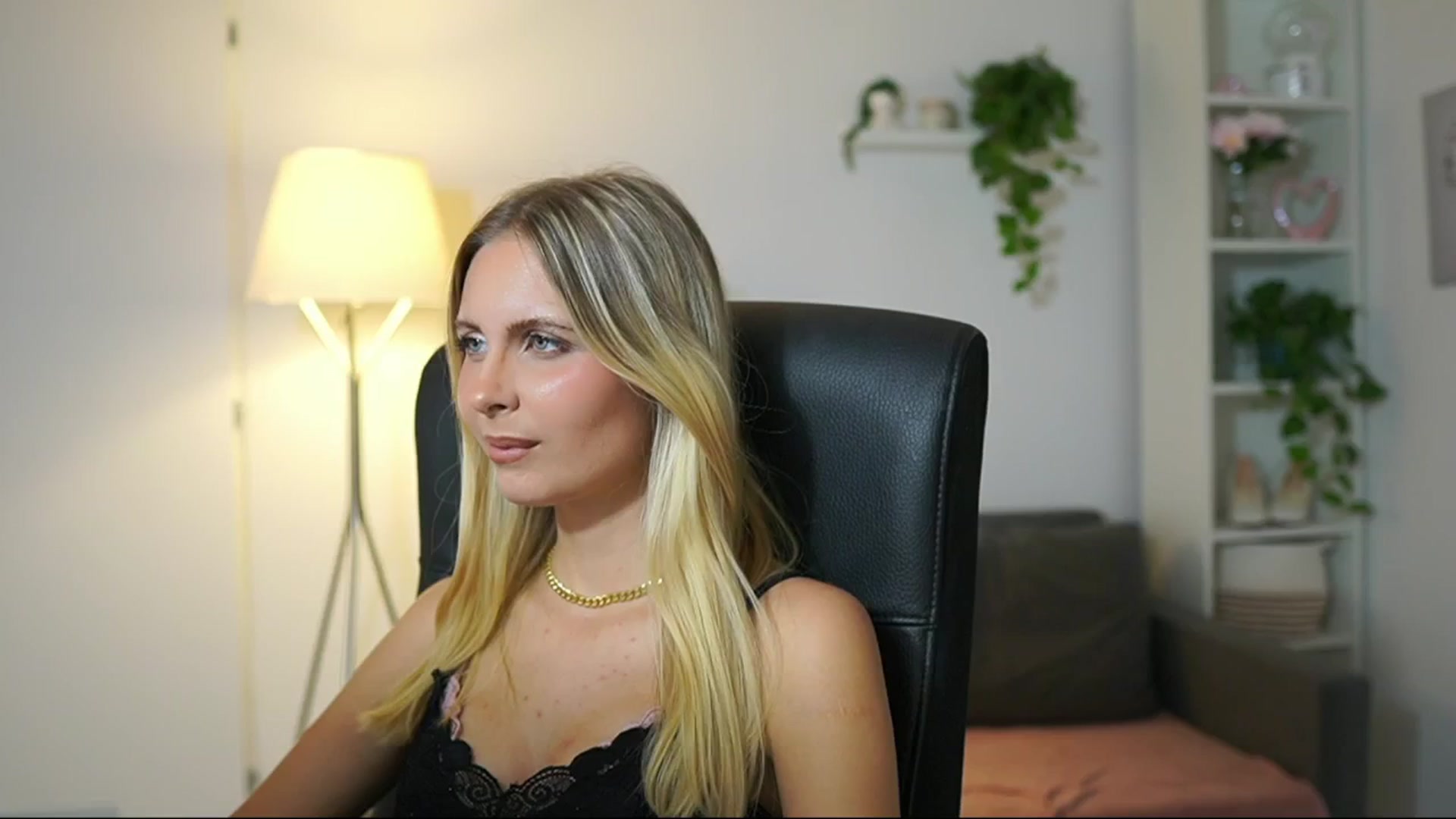 Gallery image thumbnail from Catecrago_'s myfreecams stream on, 08/22/2025, 16:39 image 2 of 20