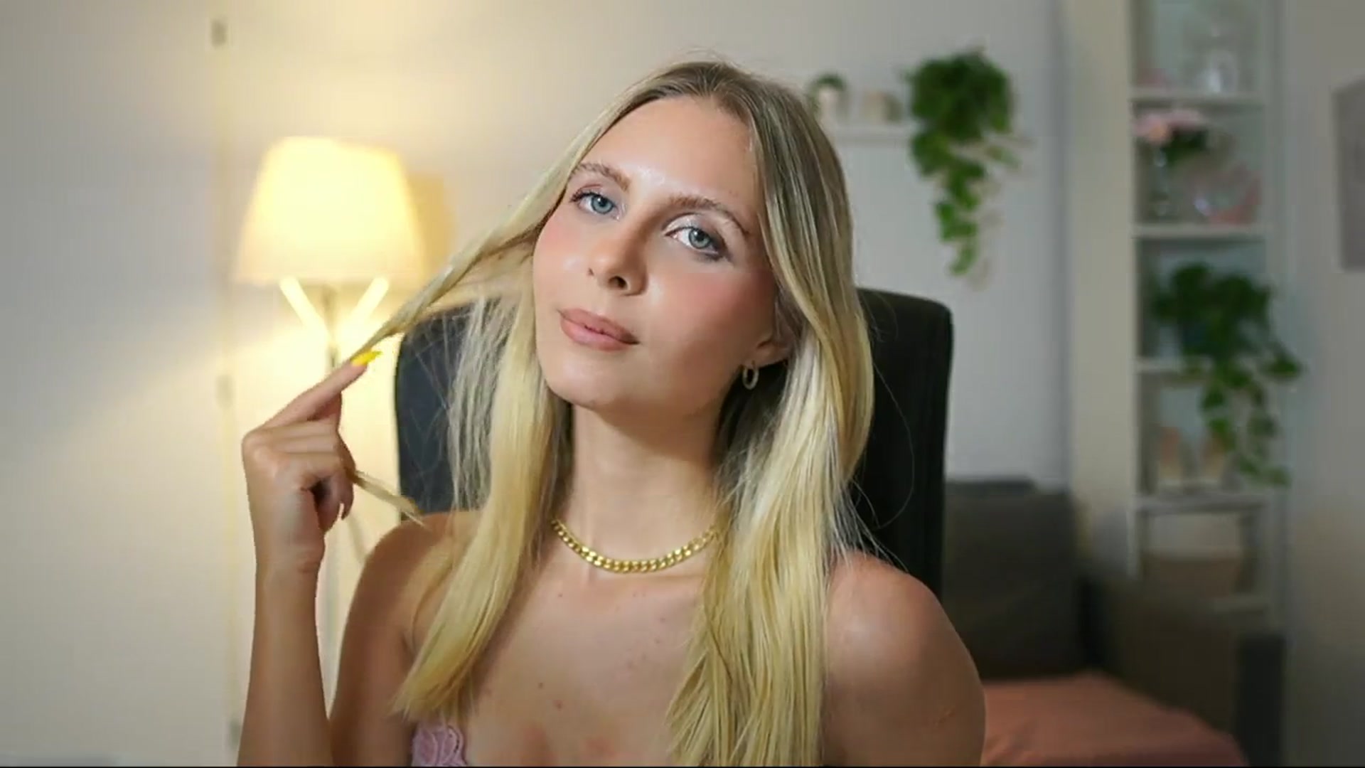 Gallery image thumbnail from Catecrago_'s myfreecams stream on, 08/22/2025, 16:39 image 18 of 20