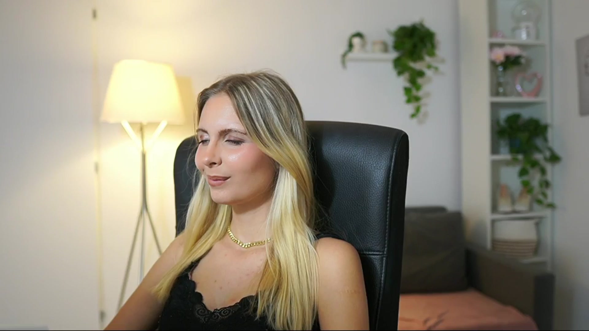 Gallery image thumbnail from Catecrago_'s myfreecams stream on, 08/22/2025, 16:39 image 10 of 20