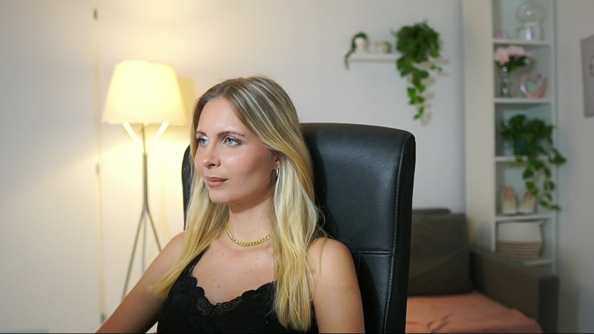 Gallery image thumbnail from Catecrago_'s myfreecams stream on, 08/22/2025, 16:39 image 14 of 20