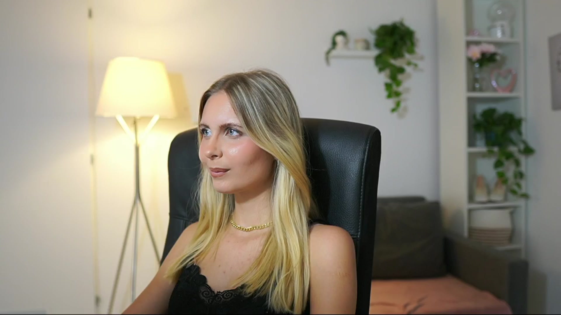 Gallery image thumbnail from Catecrago_'s myfreecams stream on, 08/22/2025, 17:28 image 14 of 20