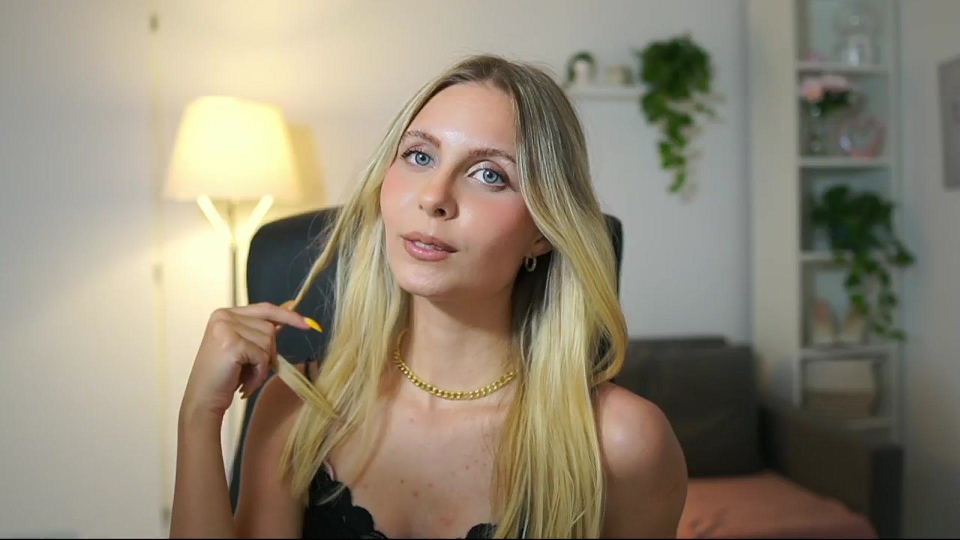 Gallery image thumbnail from Catecrago_'s myfreecams stream on, 08/22/2025, 17:28 image 13 of 20