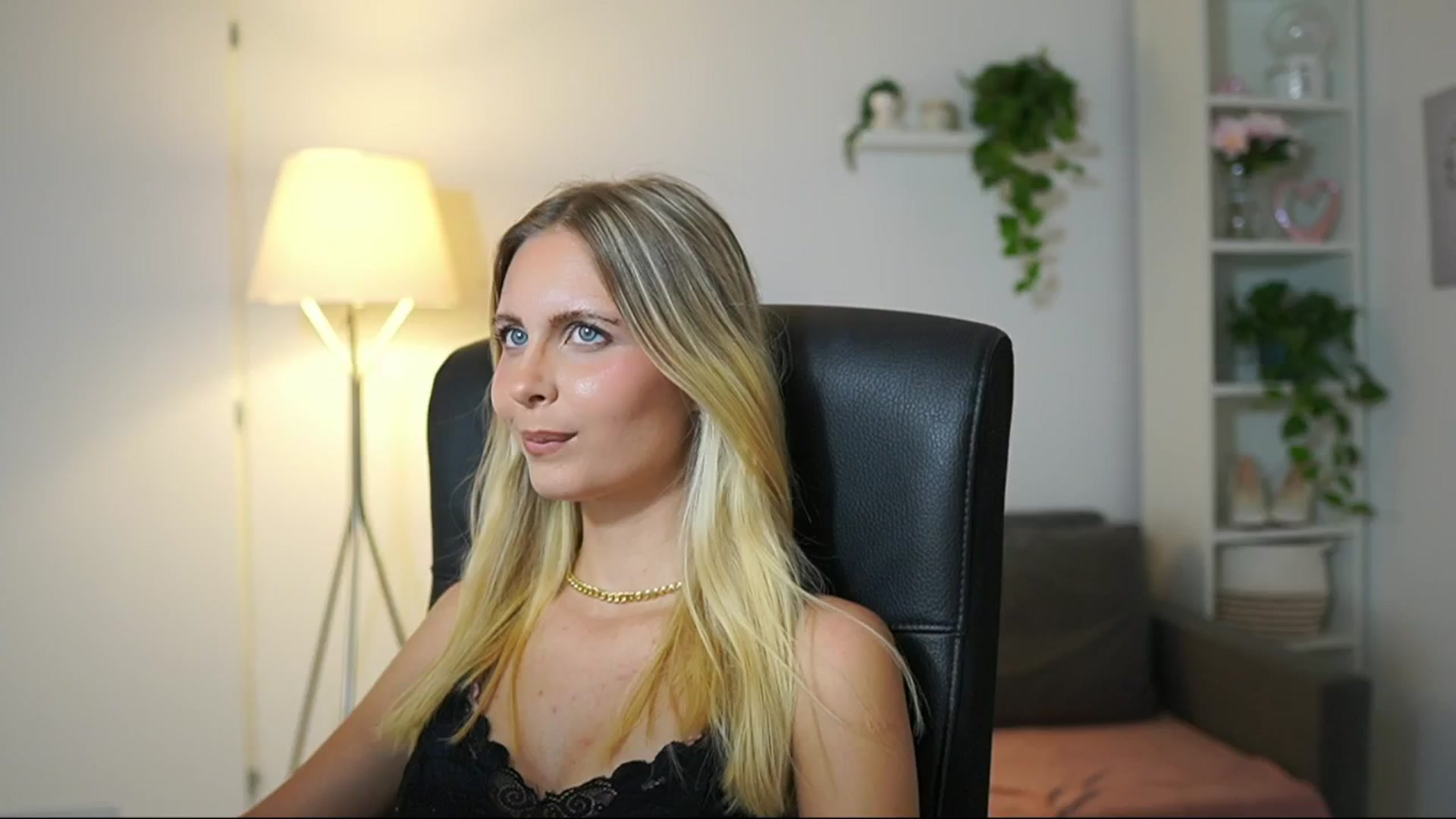 Gallery image thumbnail from Catecrago_'s myfreecams stream on, 08/22/2025, 17:28 image 5 of 20