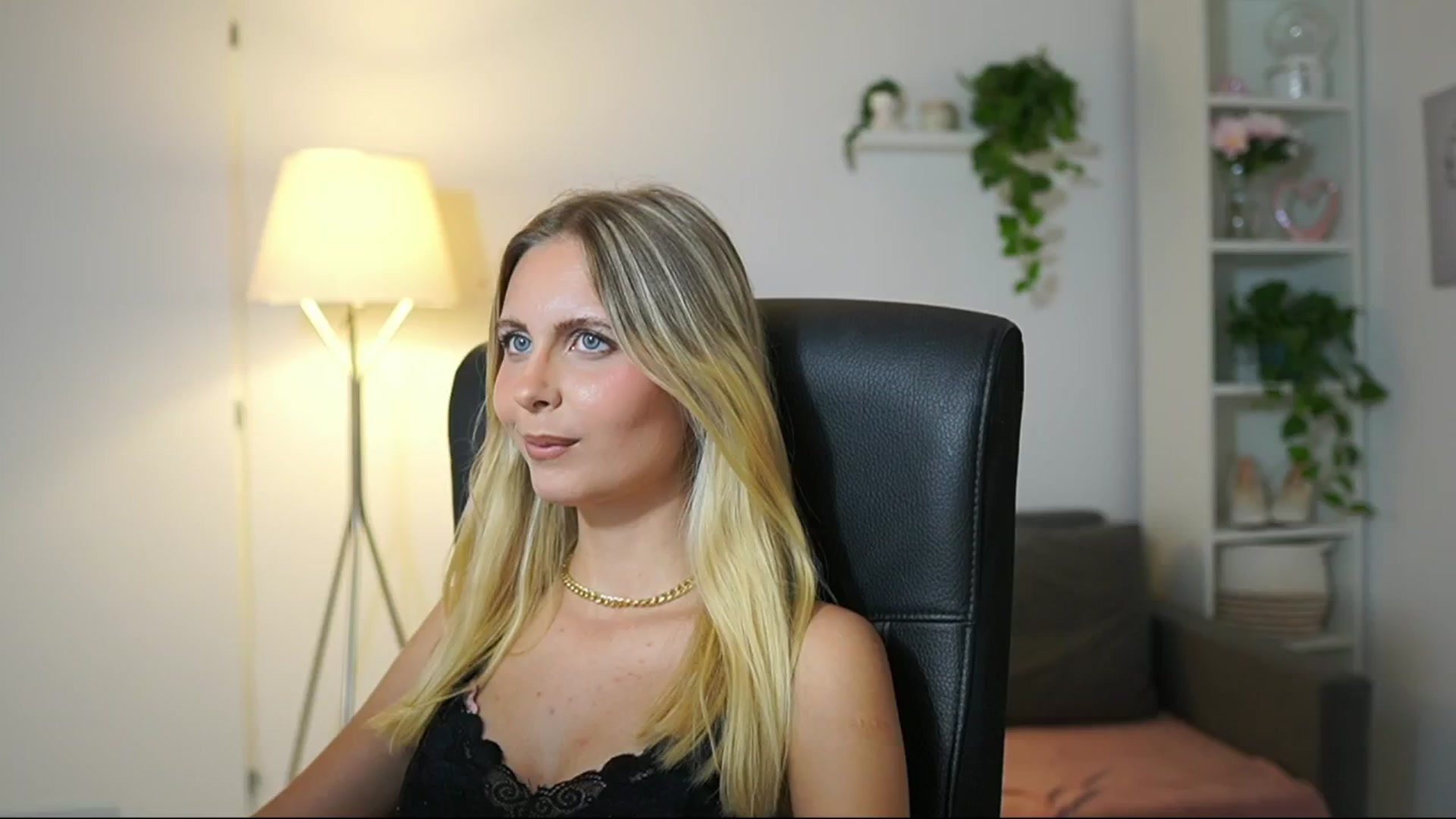 Gallery image thumbnail from Catecrago_'s myfreecams stream on, 08/22/2025, 17:28 image 2 of 20