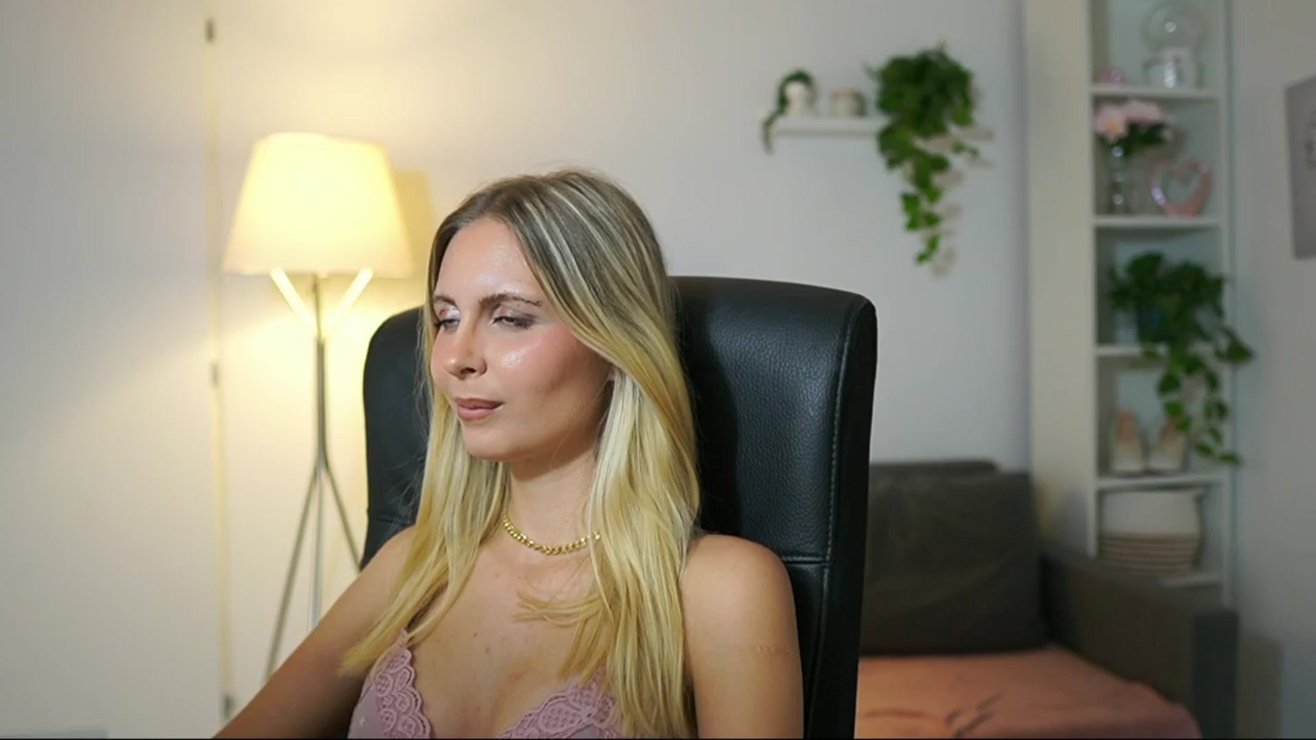 Gallery image thumbnail from Catecrago_'s myfreecams stream on, 08/22/2025, 17:55 image 20 of 20