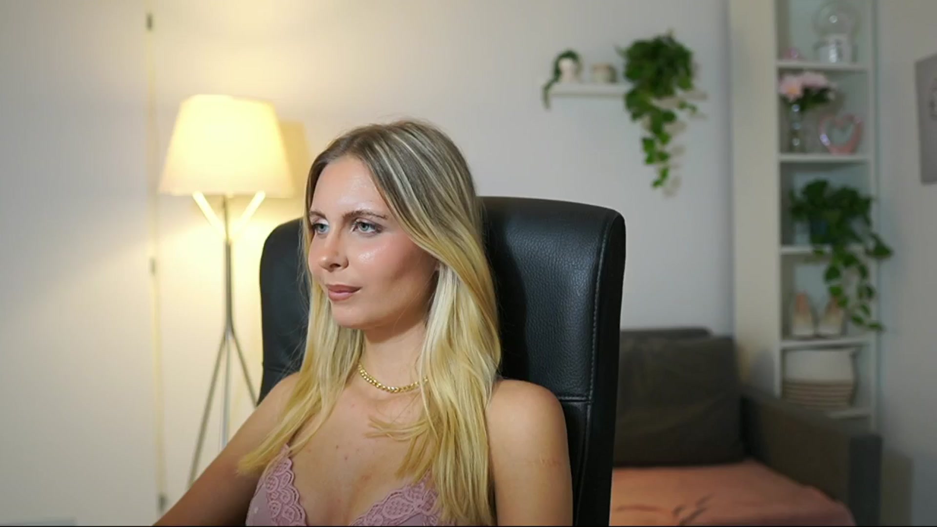 Gallery image thumbnail from Catecrago_'s myfreecams stream on, 08/22/2025, 17:55 image 19 of 20