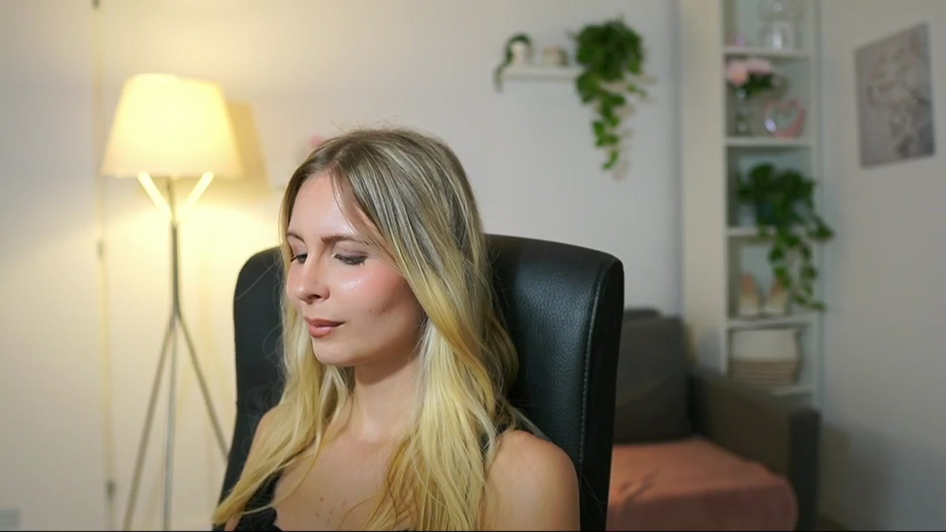 Gallery image thumbnail from Catecrago_'s myfreecams stream on, 08/27/2025, 16:01 image 7 of 20
