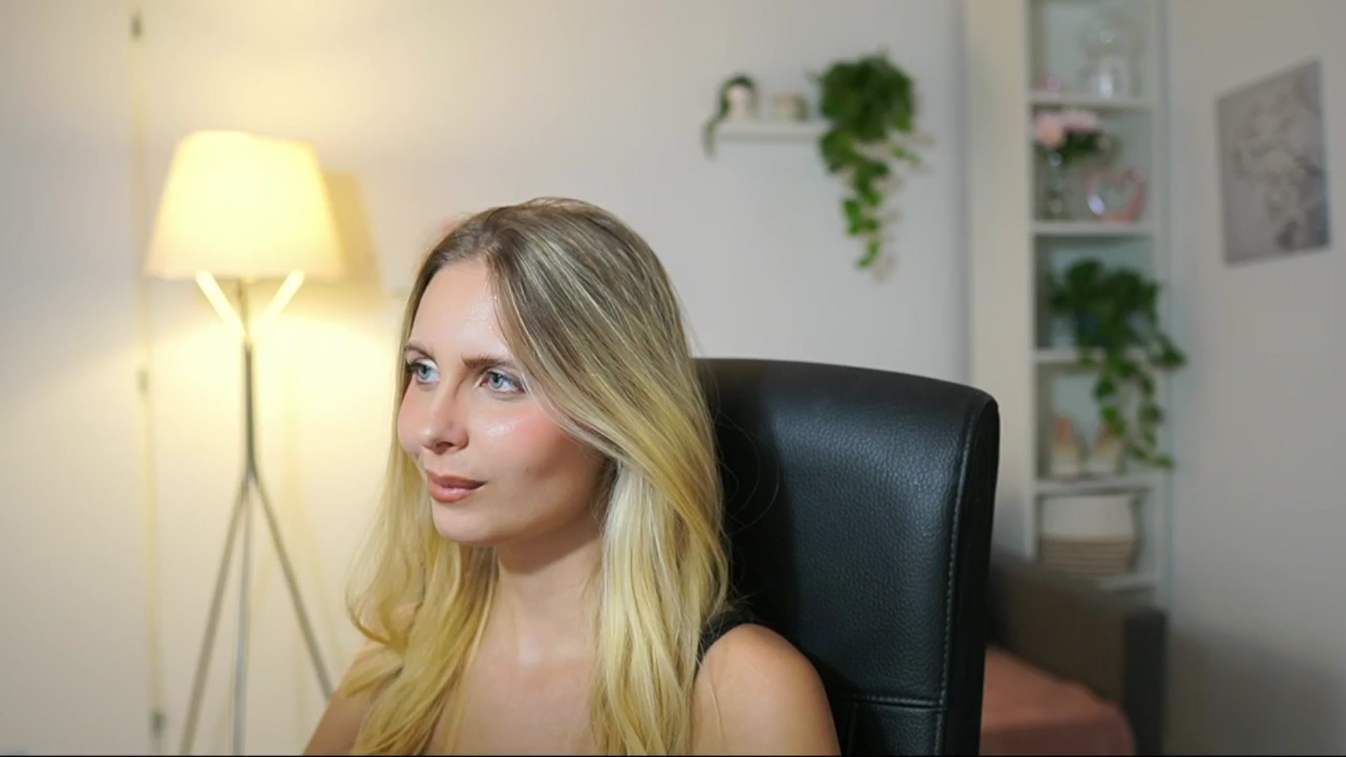 Gallery image thumbnail from Catecrago_'s myfreecams stream on, 08/27/2025, 16:01 image 3 of 20