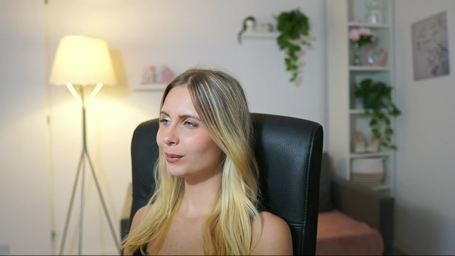 Gallery image thumbnail from Catecrago_'s myfreecams stream on, 08/27/2025, 16:01 image 14 of 20