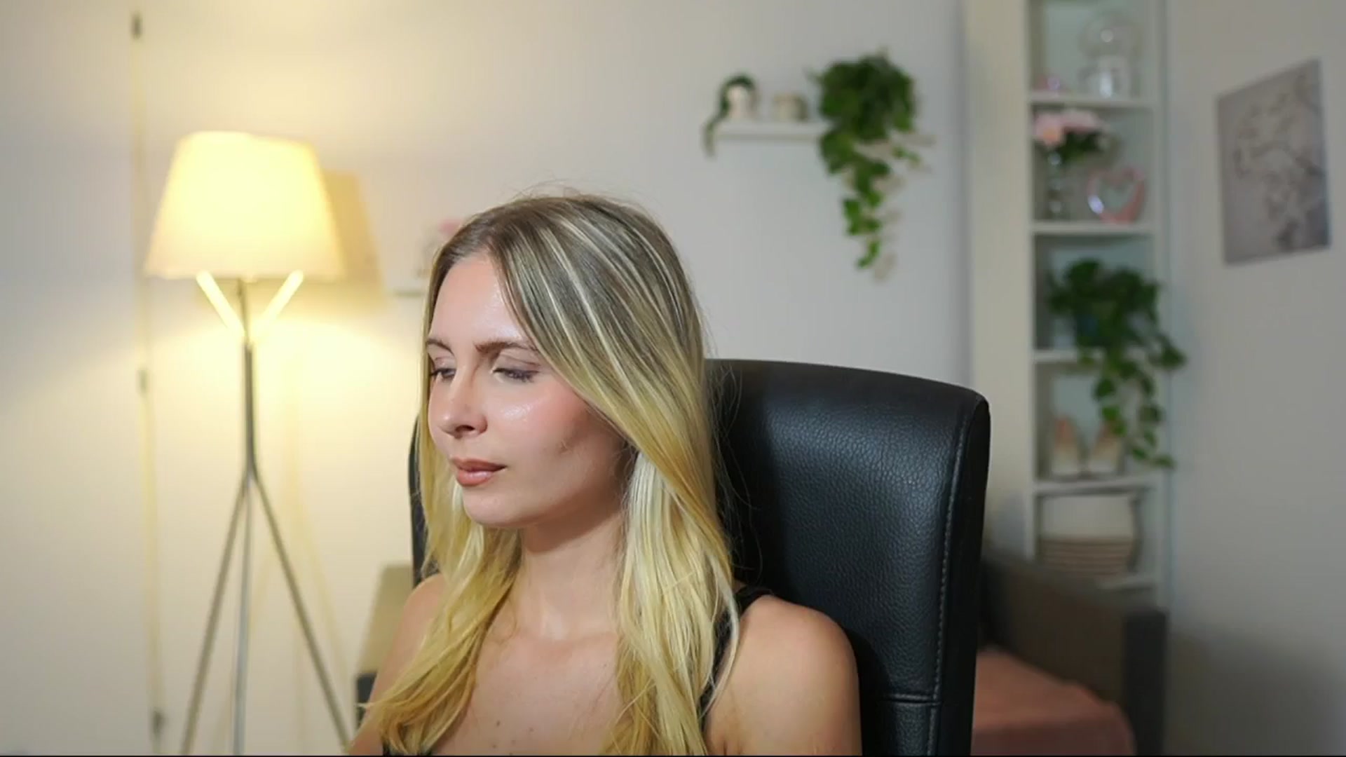 Gallery image thumbnail from Catecrago_'s myfreecams stream on, 08/27/2025, 16:01 image 1 of 20